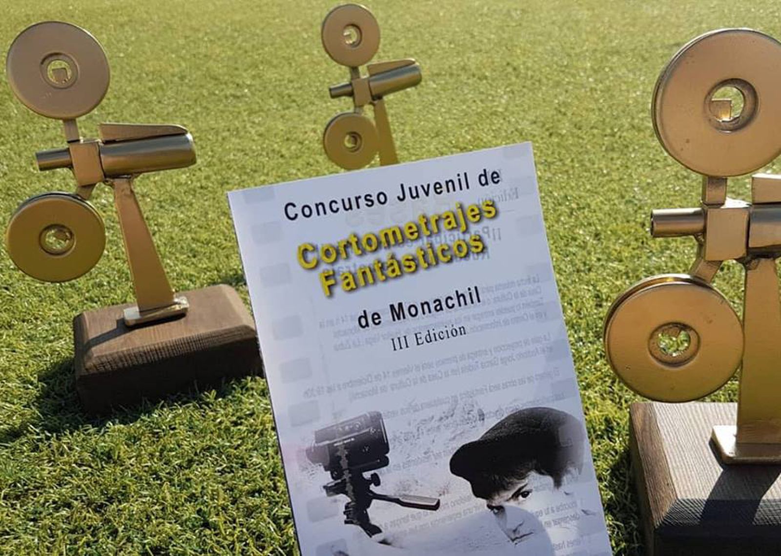 Trofeos de esta tercera edición del concurso juvenil de cortos.