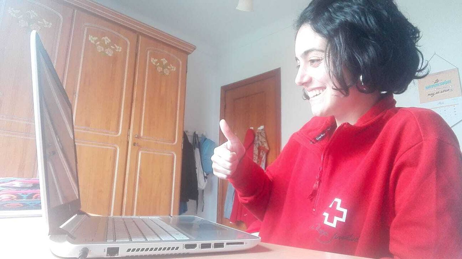 60 niños y jóvenes de Almería reciben apoyo escolar en sus casas con voluntarios de Cruz Roja