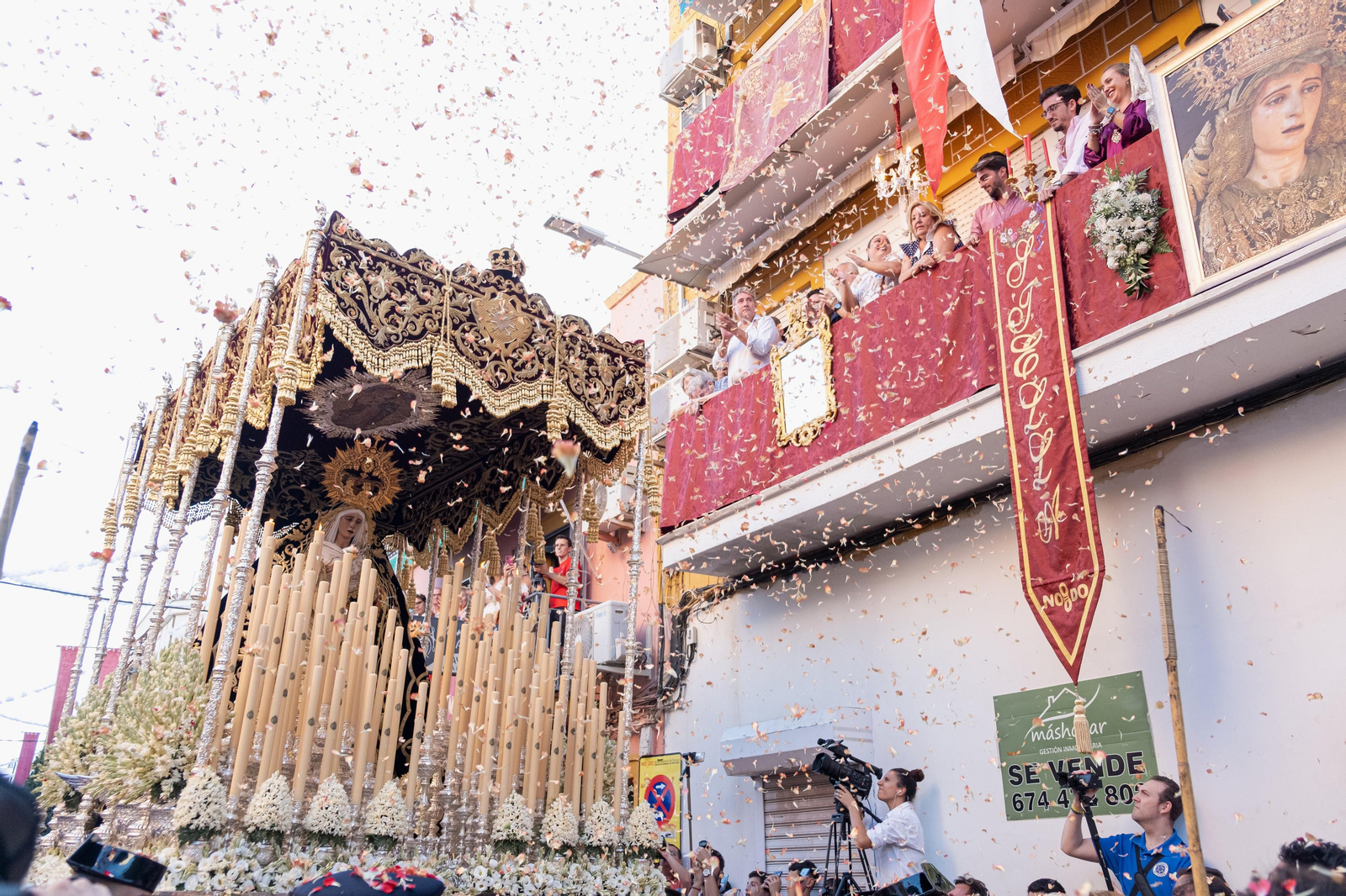 La procesión extraordinaria de la Virgen de los Dolores del Cerro del Águila, en imágenes