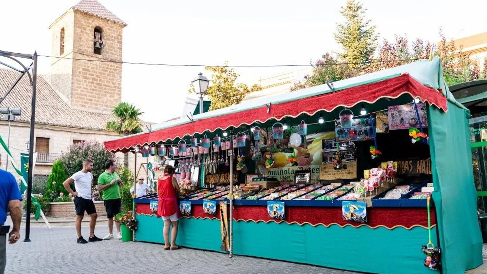 Mercado medieval en la plaza.