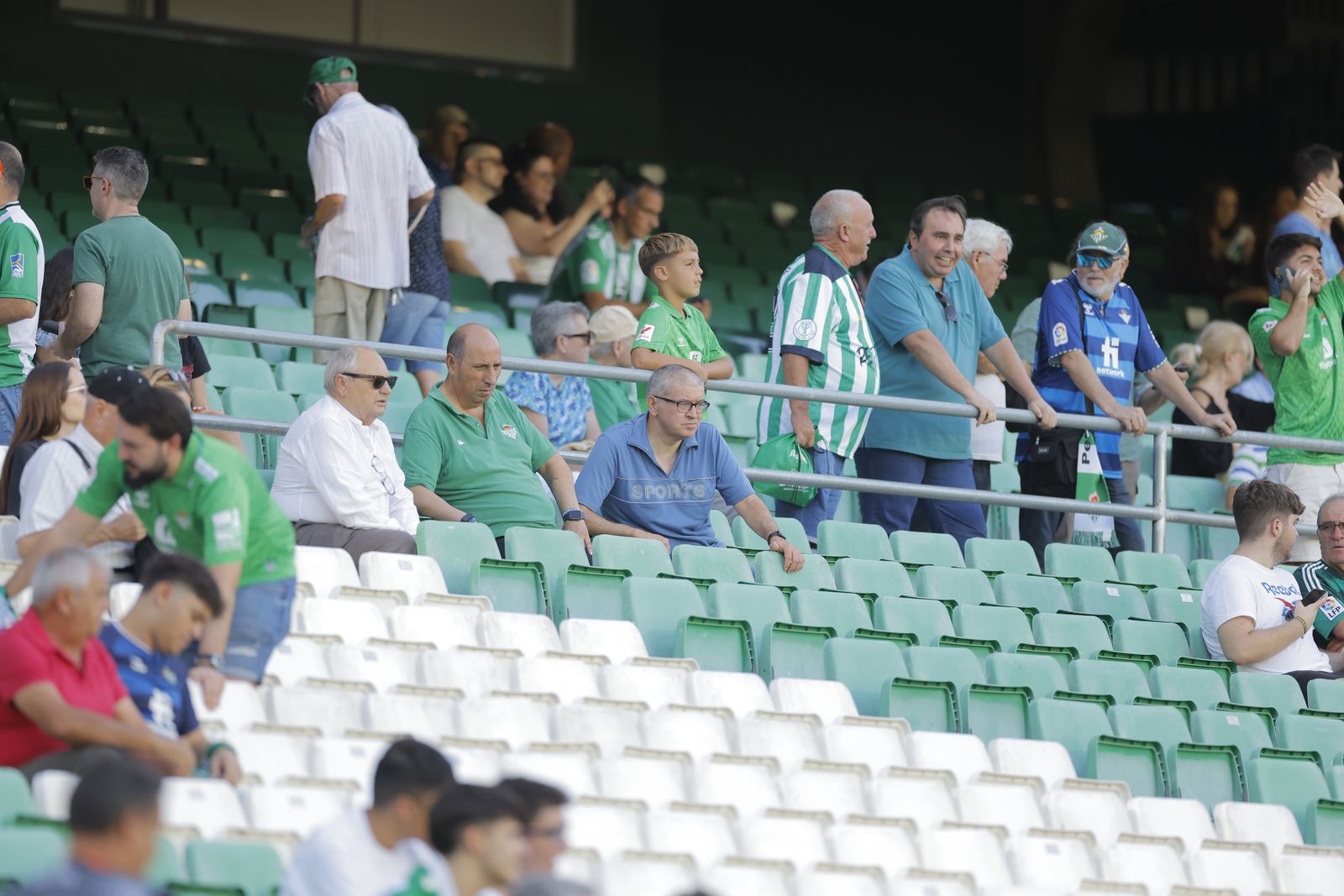 Búscate en la fotos del Betis-Sparta