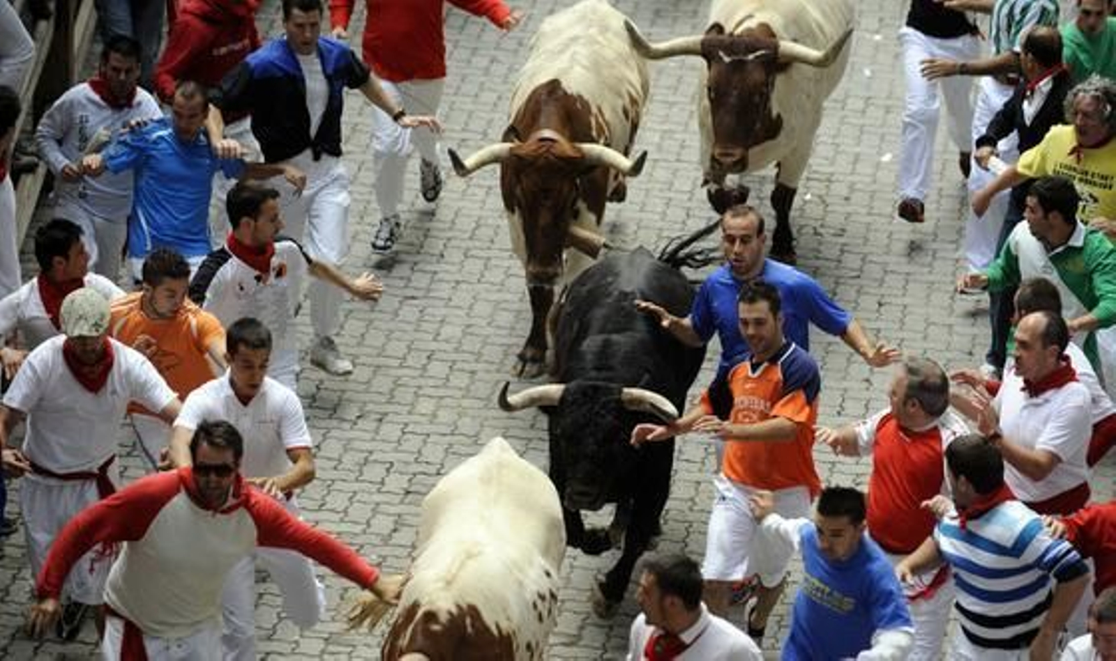 Los toros de El Pilar protagonizan un encierro rápido, limpio y sin corneados

Foto: AFP PHOTO