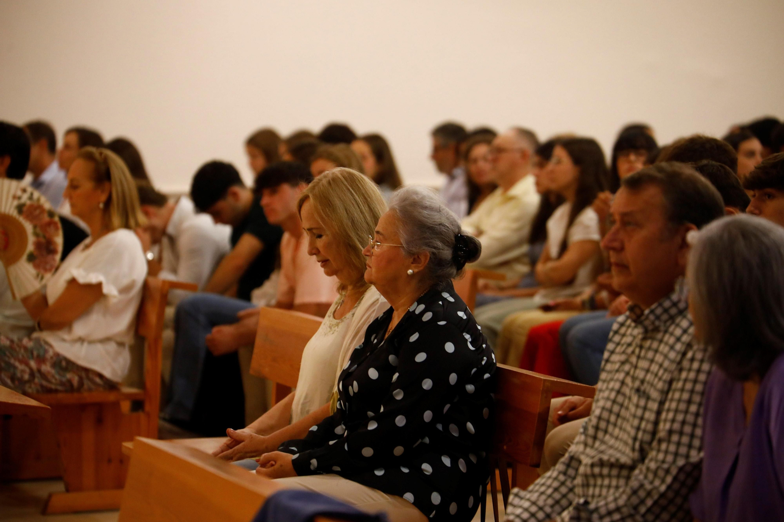 La misa en la parroquia de la Esperanza de Córdoba por Álvaro Prieto, en imágenes
