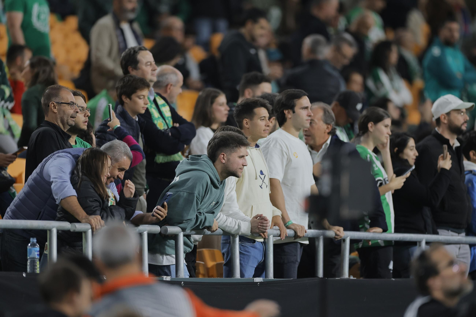 Búscate en las fotos del Betis - Olympique Lyonnais