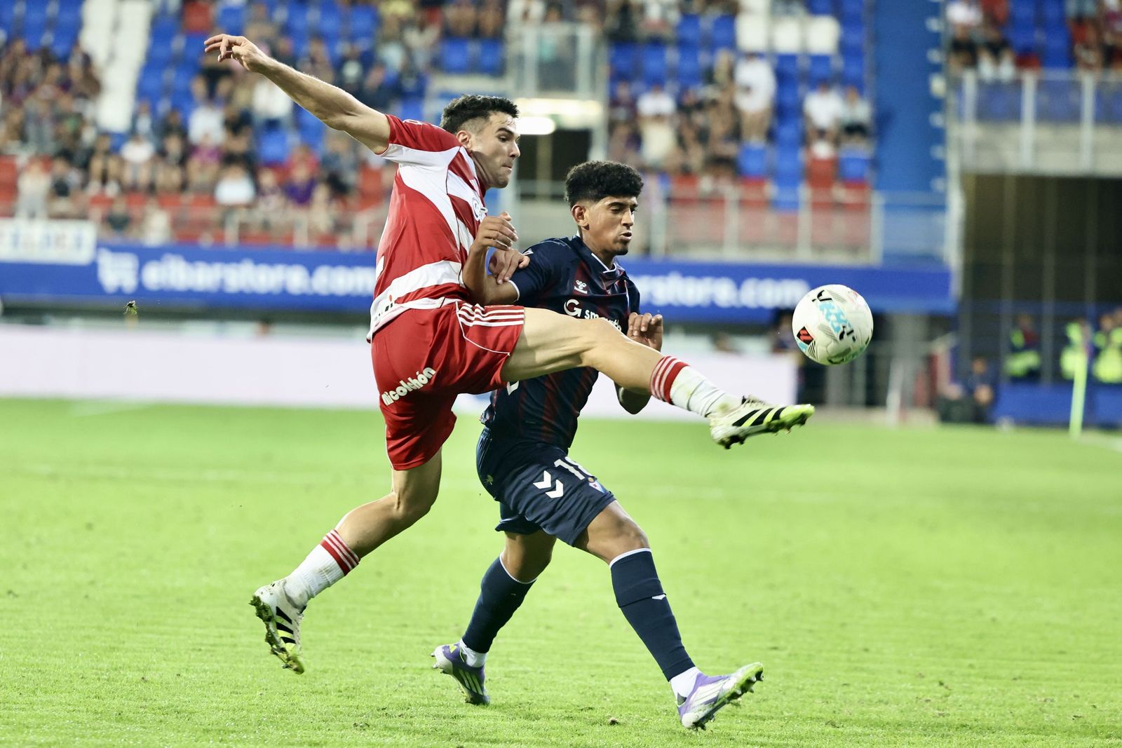 Pau Casadesús, que hoy no podrá jugar, en el duelo de la primera vuelta en Eibar.