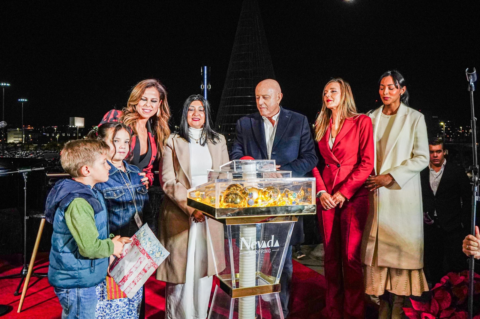 Galería | Granada ya está en Navidad: la fiesta del Nevada Shopping para el alumbrado