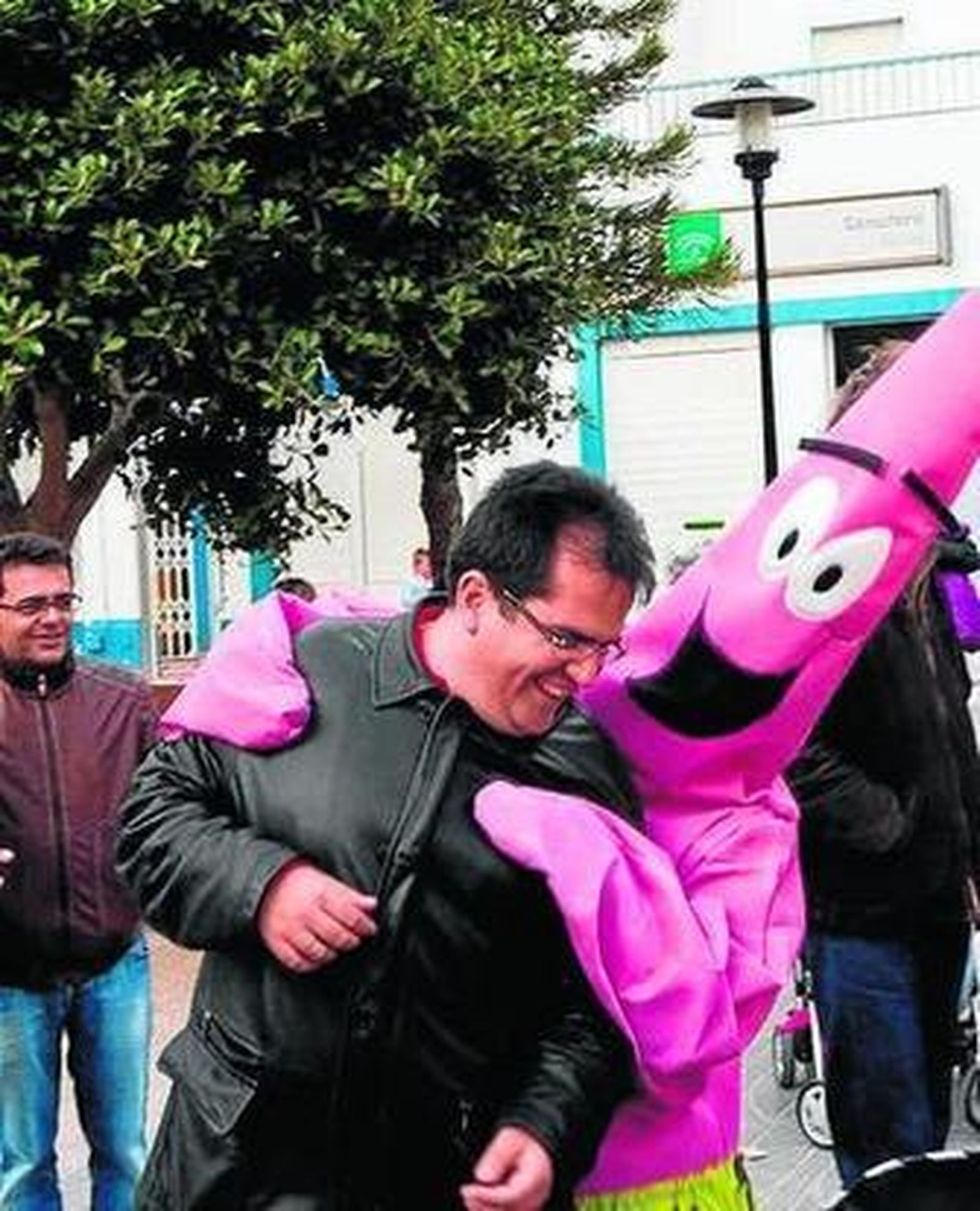 Las chirigotas inundan la plaza Génova de San José