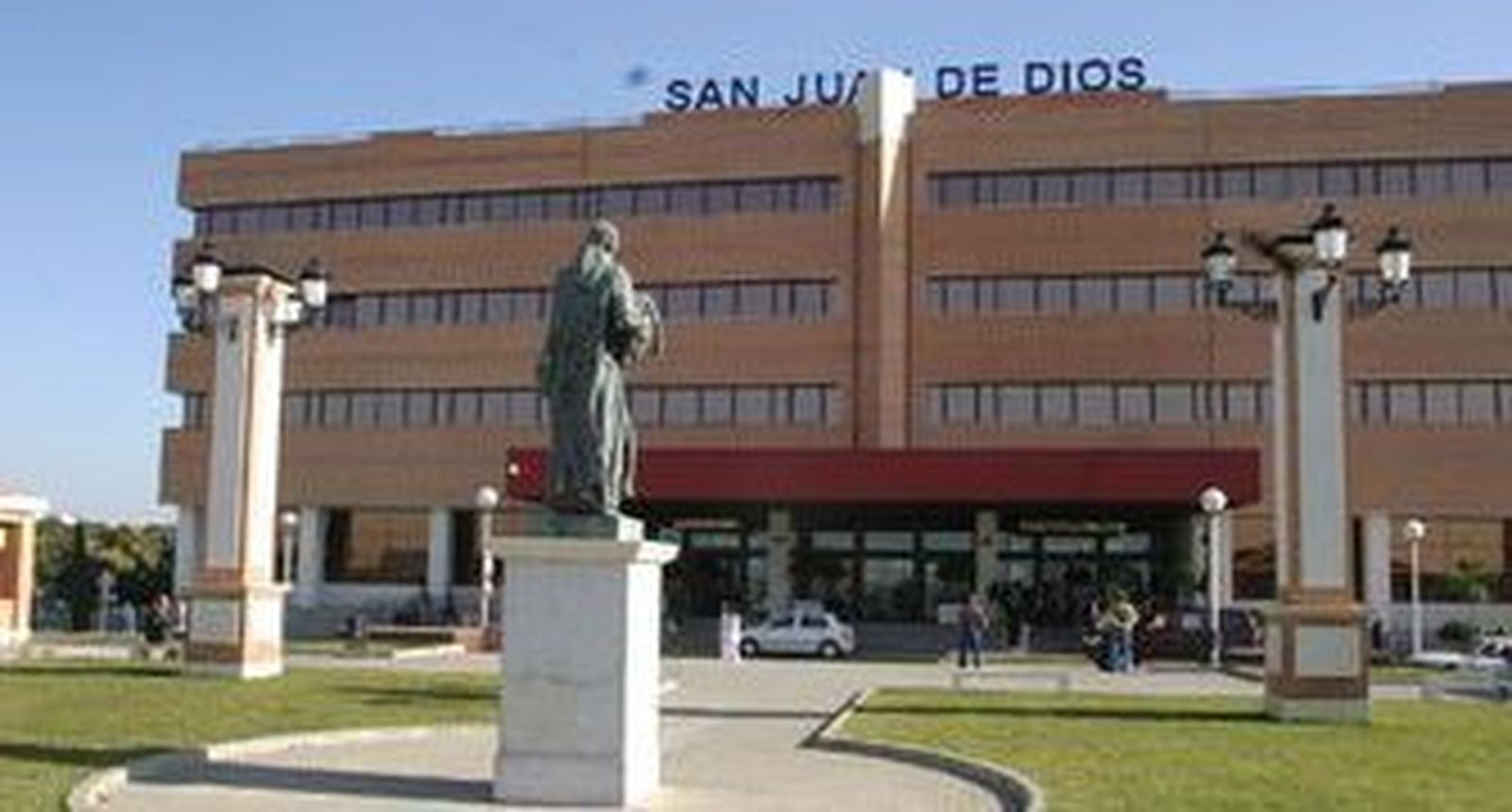 Acceso al Hospital San Juan de Dios del Aljarafe. / J.A. García