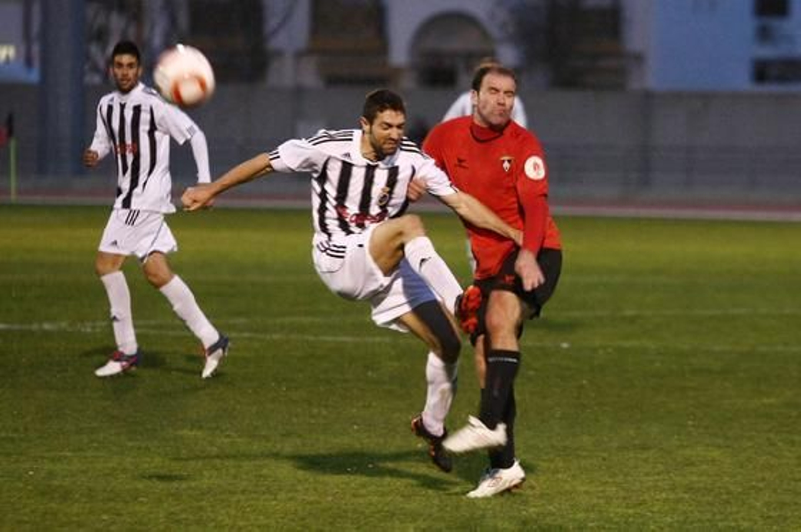 La Balona gana en Ayamonte y se pone líder provisional a la espera de lo que haga el Pozoblanco./Fotos:Alberto Domínguez

Foto: Alberto Dominguez