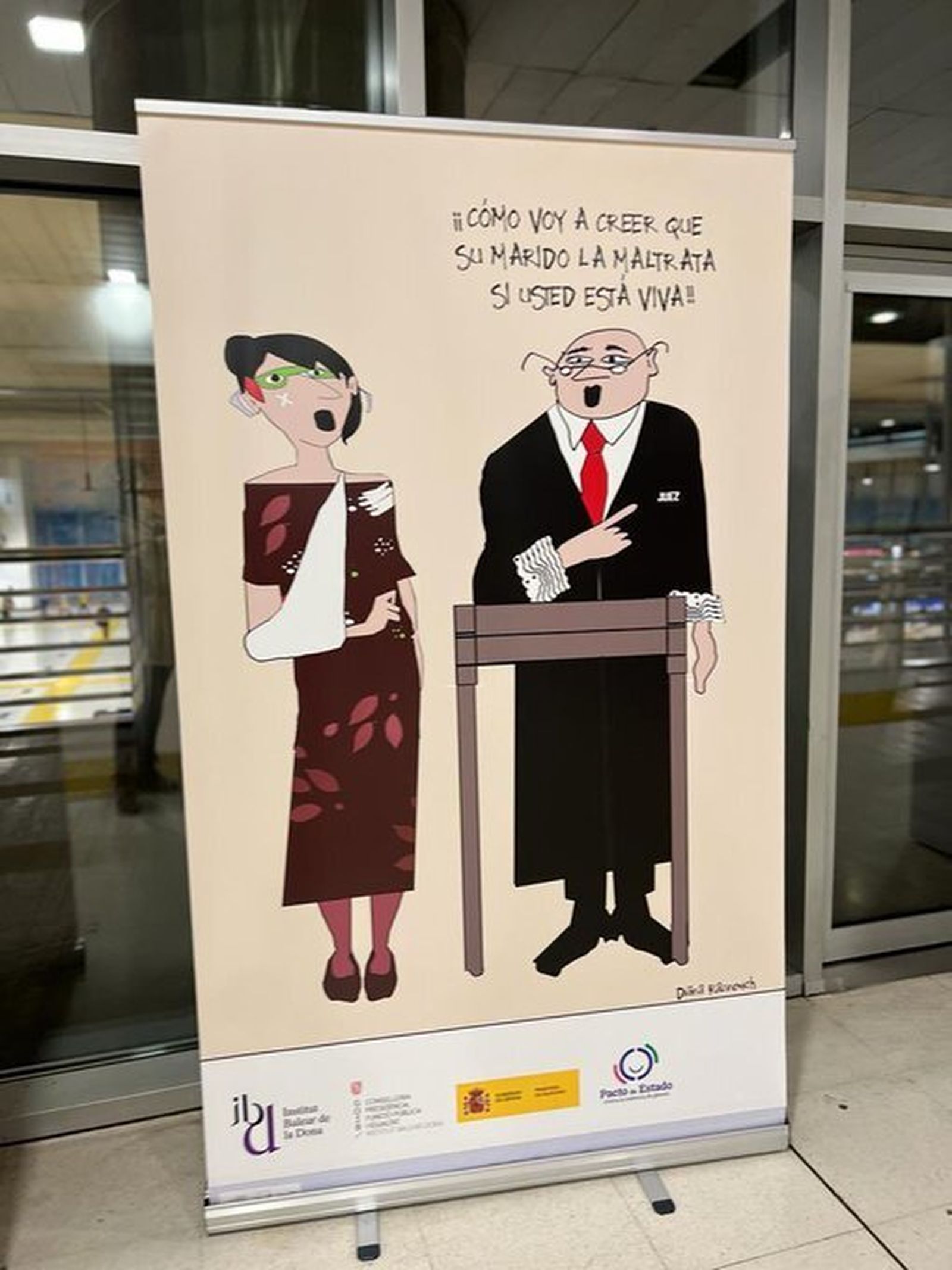 Las asociaciones judiciales critican la campaña en la juez cuestiona a una maltratada.