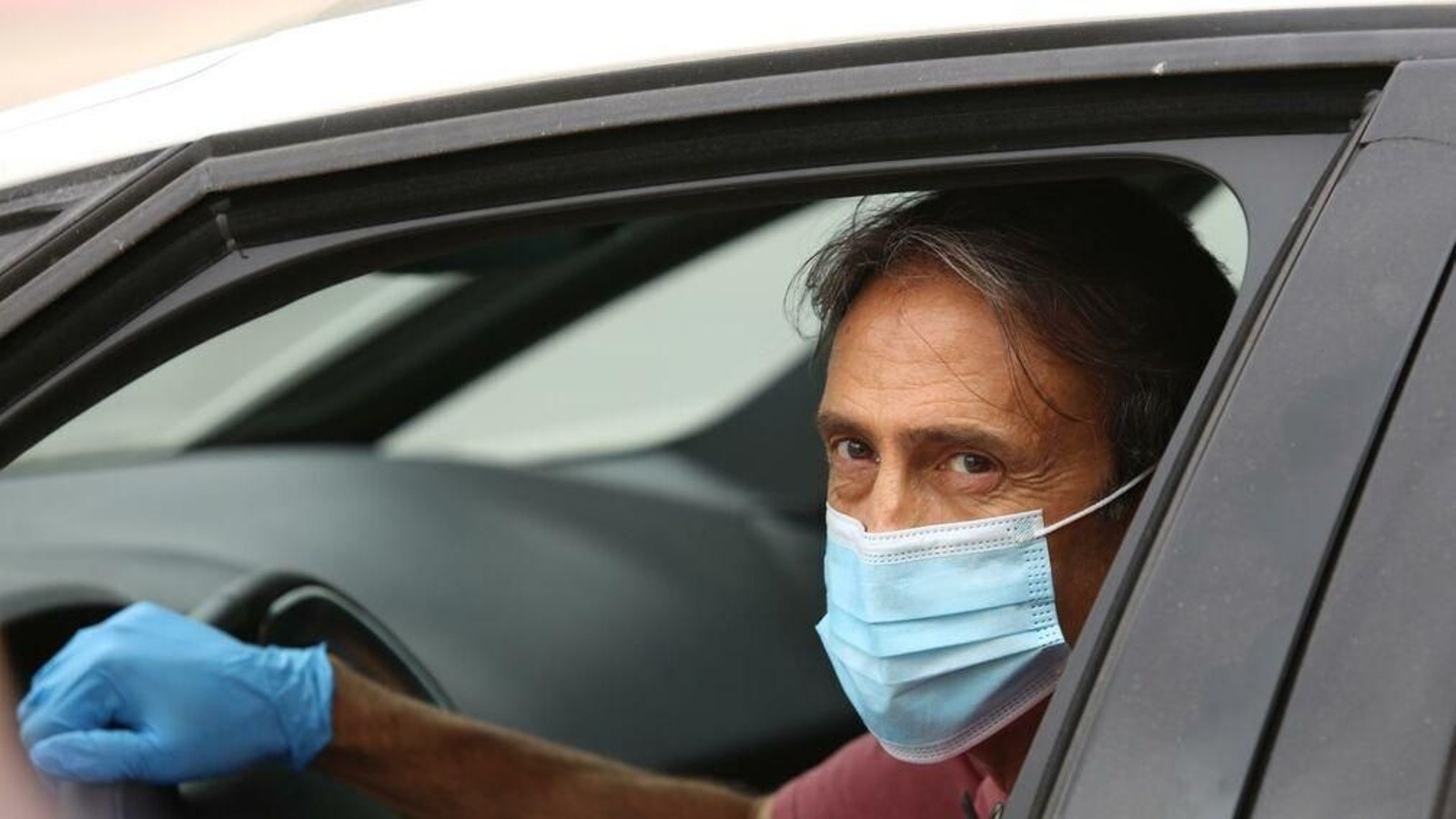 Luis Casimiro entrando a Los Guindos antes de un entrenamiento con el Unicaja.