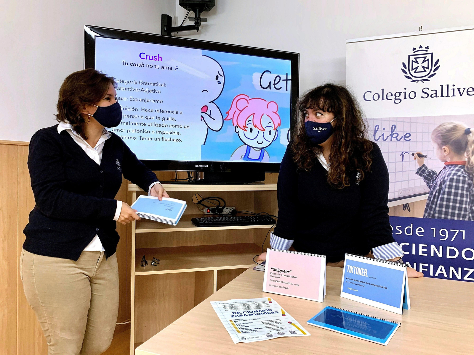 Las docentes María Ortega (d) y Marta García, las profesoras de Lengua del colegio Salliver de Fuengirola.