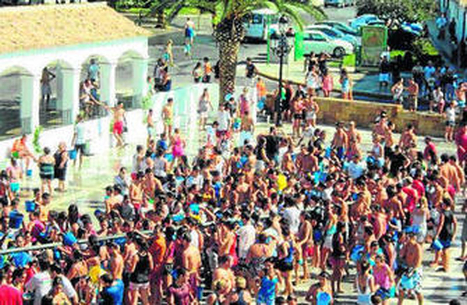 La Plaza Amarilla es el epicentro de la Fiesta del Agua.