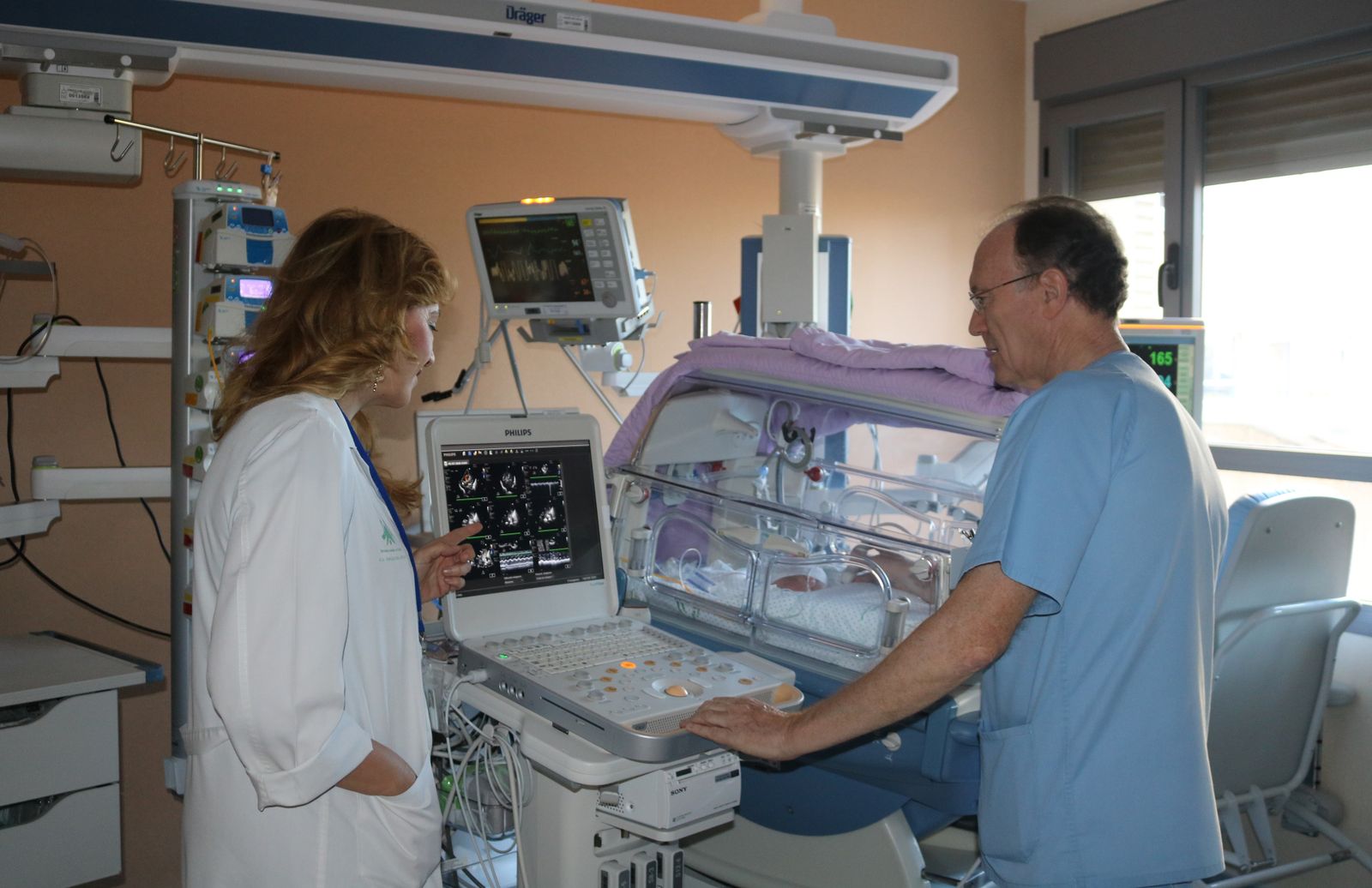 El nuevo ecógrafo en el Virgen del Rocío.