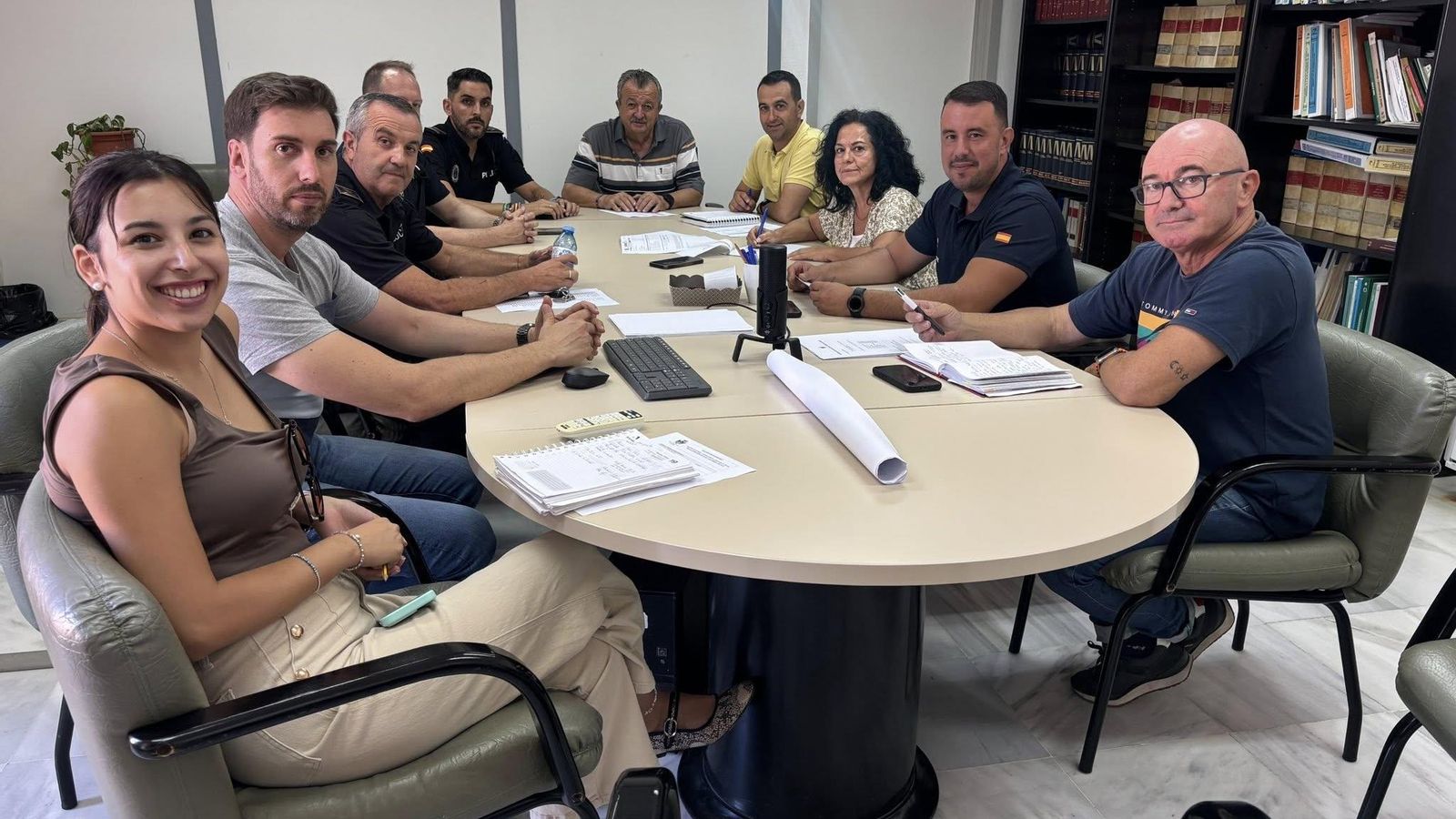 Reunión para planificar las mejoras en el sistema de vidoevigilancia.