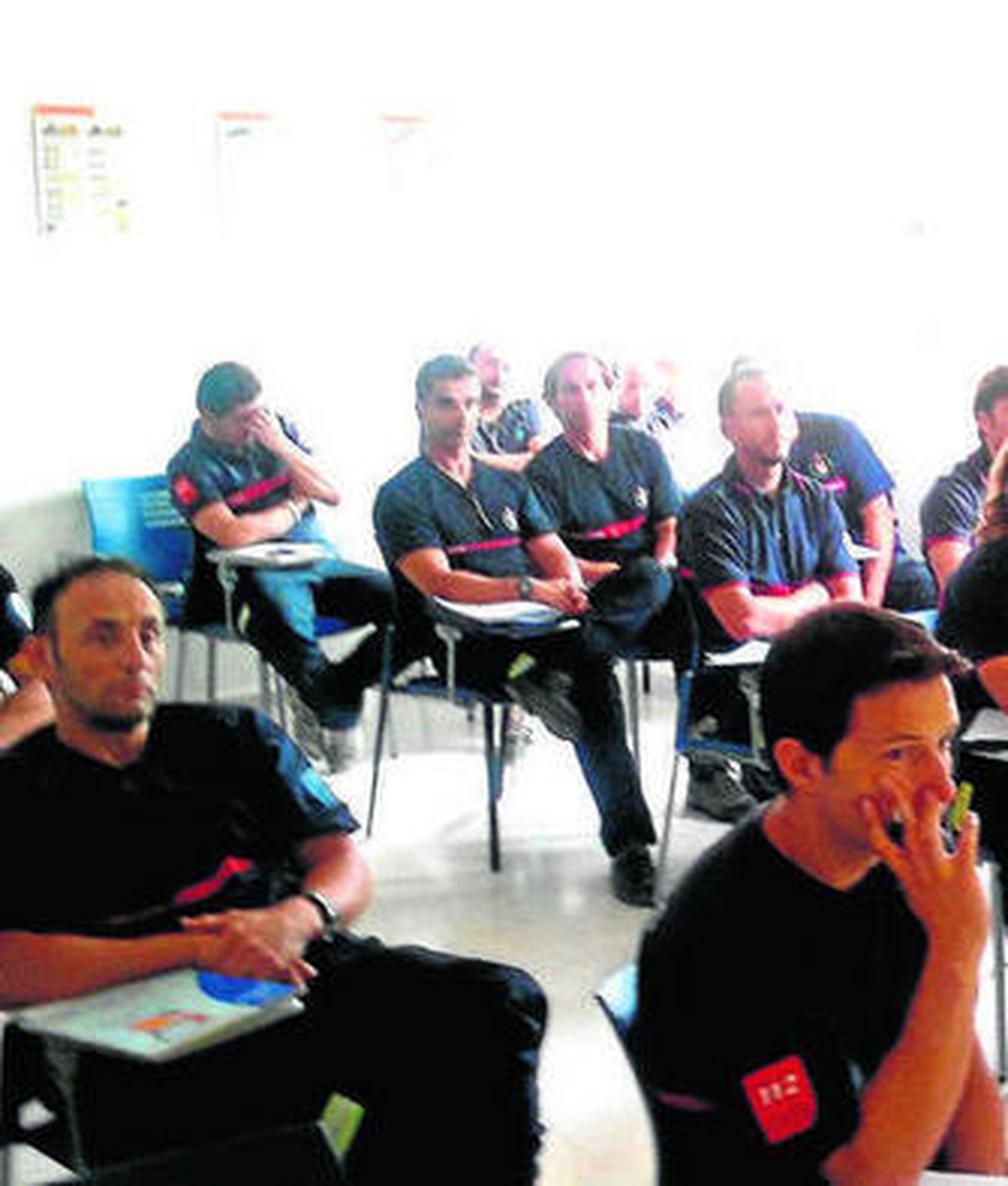 Aprenden cerrajería para no tener que echar la puerta abajo