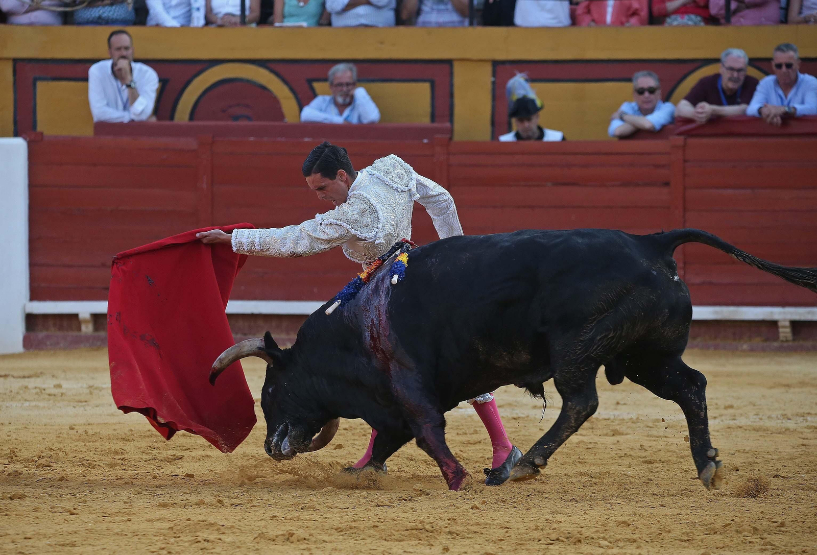 Fotos de la corrida del viernes de la Feria Taurina de Algeciras 2023: Morante de la Puebla, Emilio de Justo y David Galván