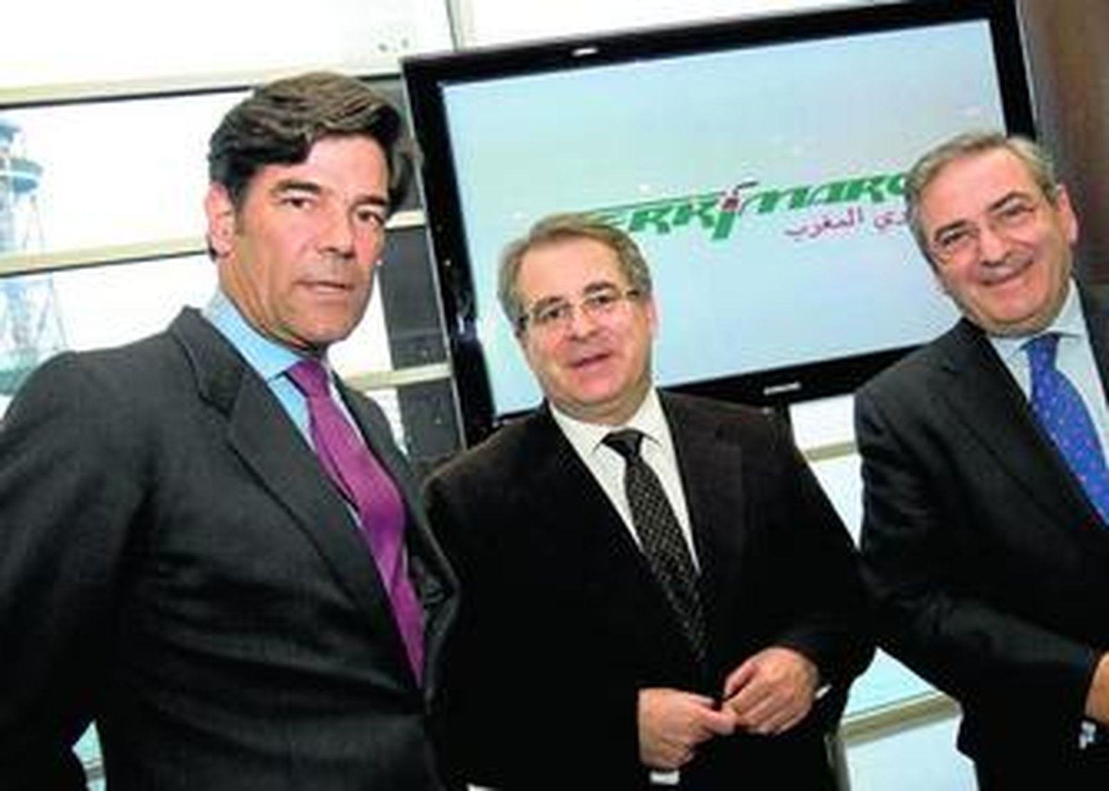 De izquierda a derecha, Jorge Vega-Penichet, Jordi Valls Riera (presidente de la Autoridad Portuaria de Barcelona) y Antonio Grávalos.