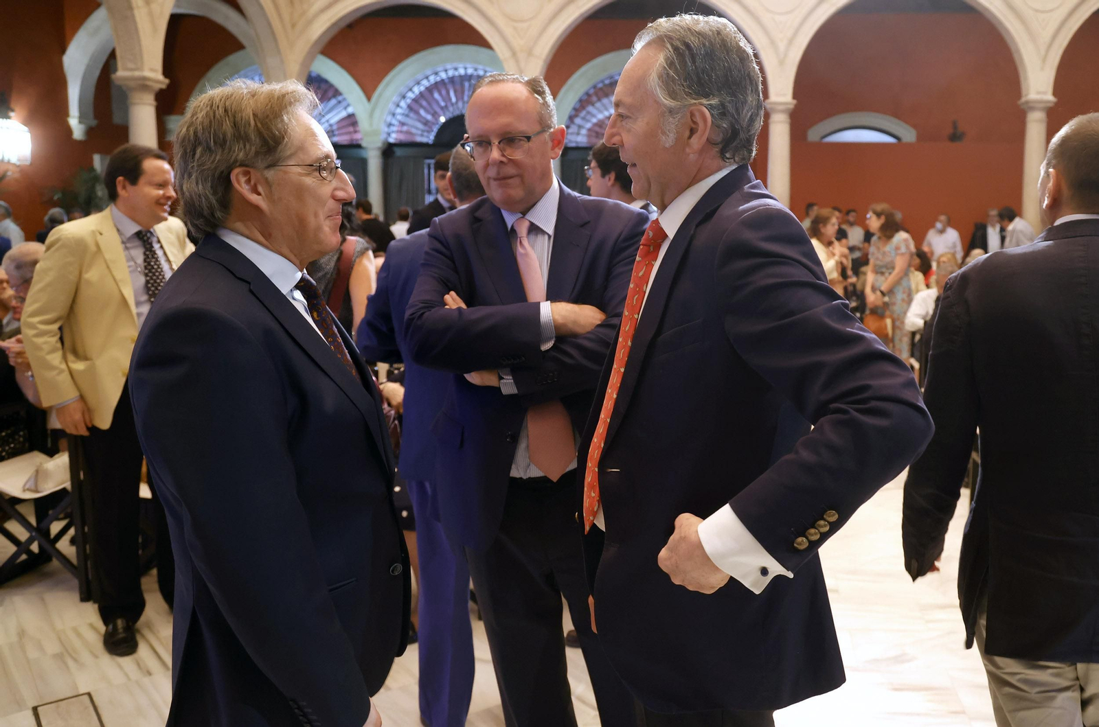 Presentación del libro  'Juan Robles, la sonrisa del tabernero' de Carlos Navarro, todas las imágenes