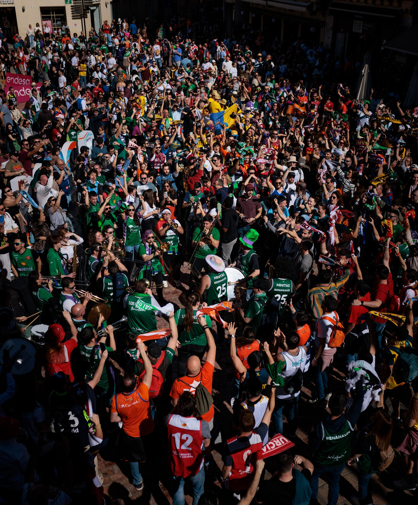 La invasión de las aficiones  de la Copa del centro de Málaga