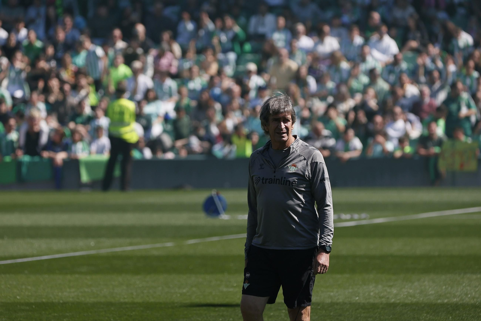 Las imágenes del gran ambiente en el entrenamiento del Betis