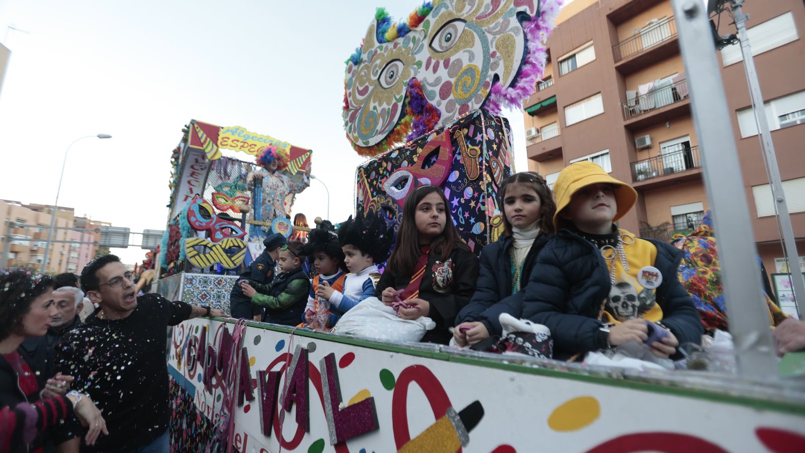 Búscate en las fotos de la cabalgata del Carnaval de Algeciras