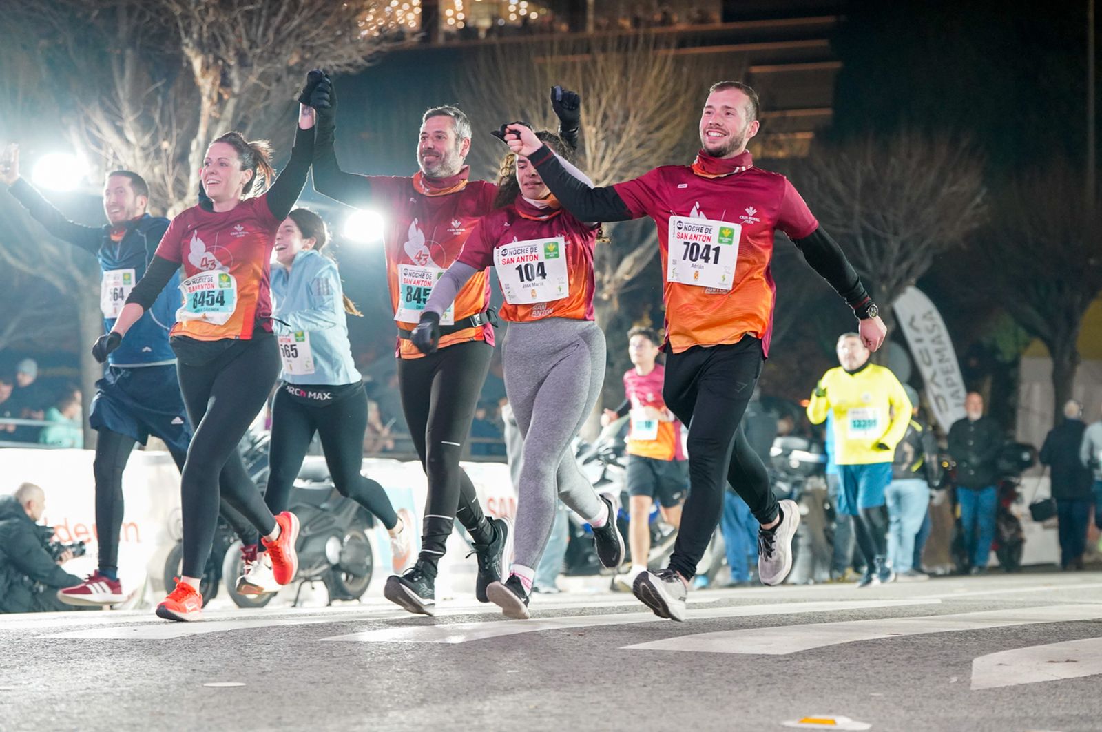 En imágenes: búscate en tu llegada a meta de la Carrera de San Antón 2026 (20)