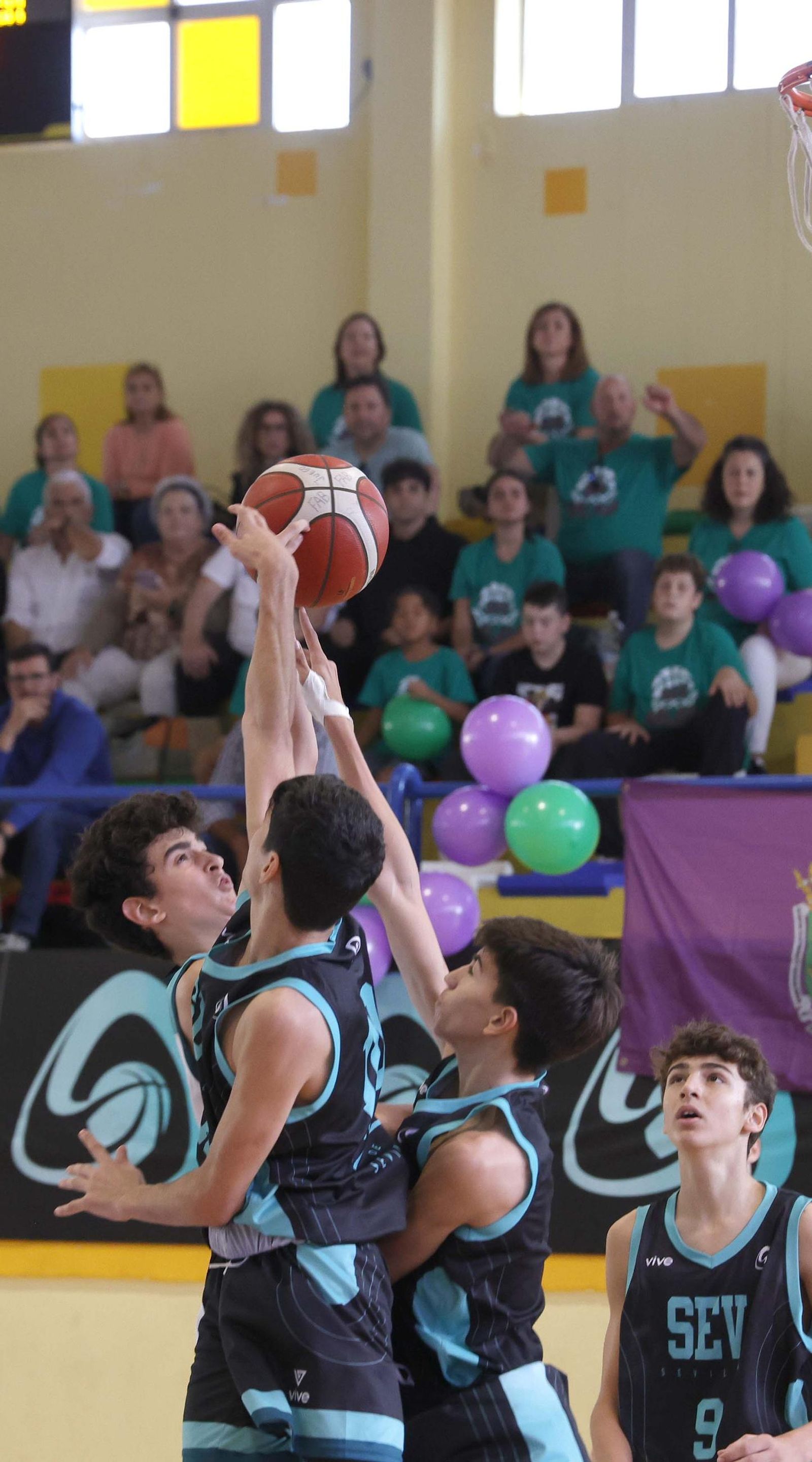 Las fotos de la tercera y última jornada del Campeonato de Andalucía infantil masculino de baloncesto, en La Línea