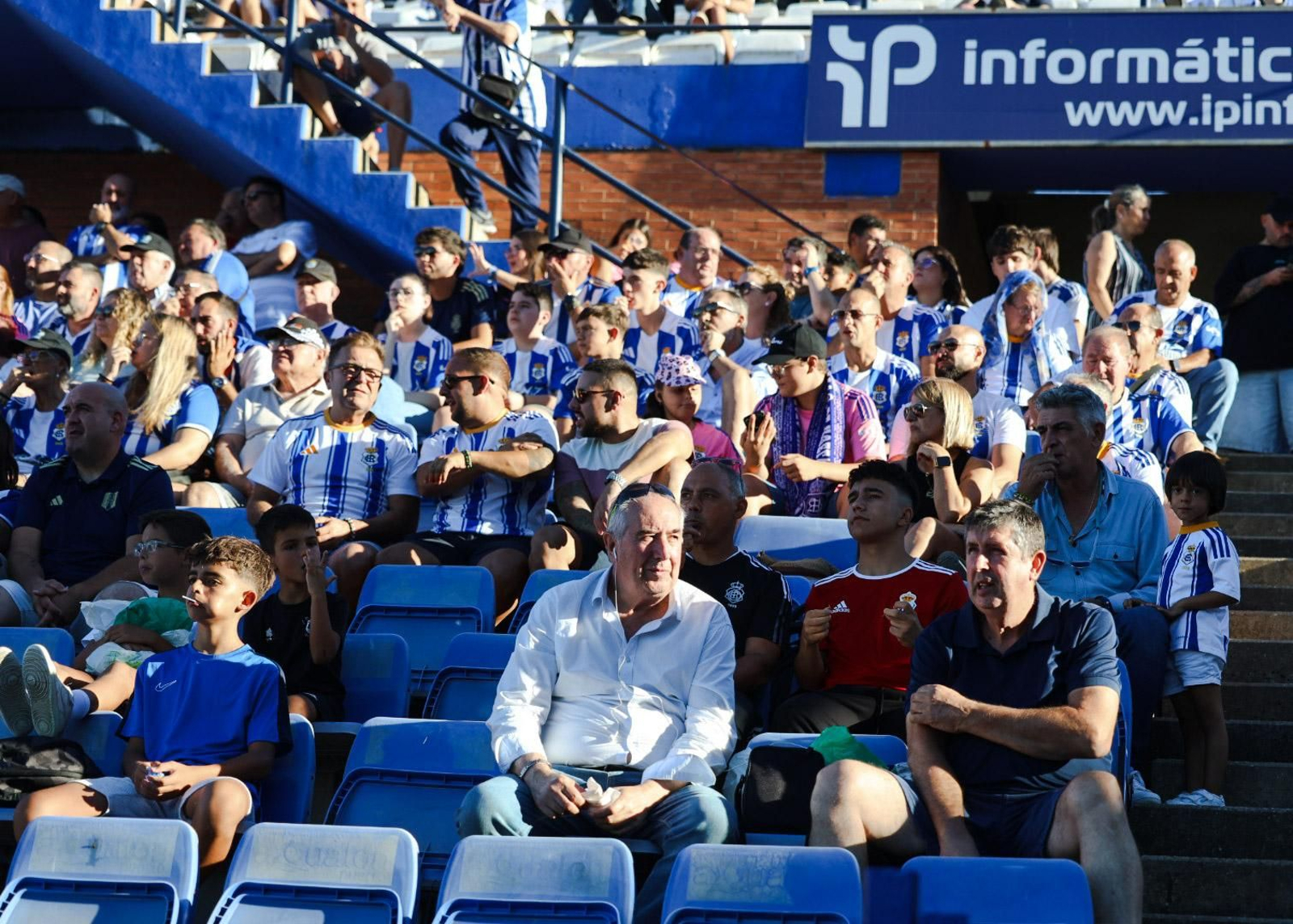 Búscate en las gradas del Nuevo Colombino durante el Recre-Puente Genil