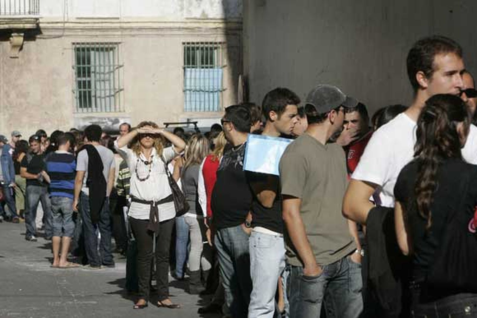 La masiva afluencia al ‘casting’ sorprende a la productora