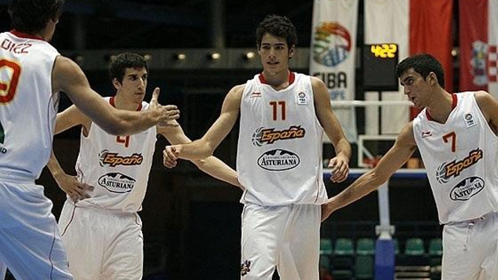 Guillem Vives, Álex Abrines y Jaime Fernández, en el Europeo sub 18 de 2011.