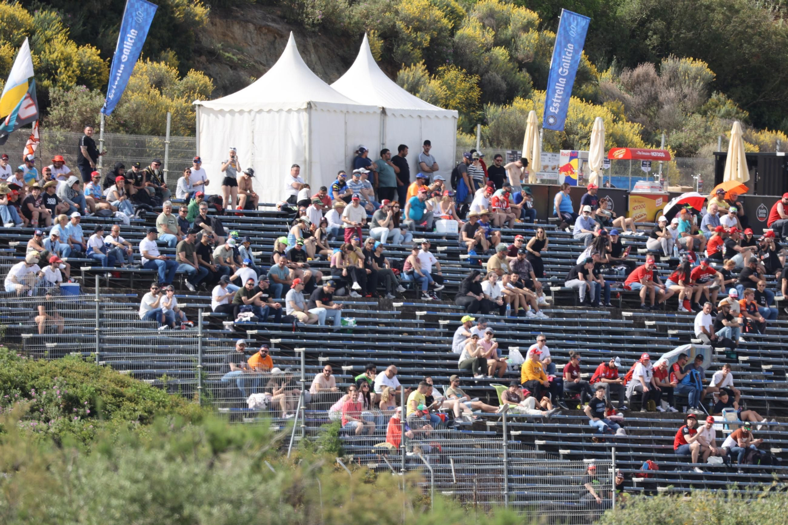 Ambiente del viernes en las gradas del Circuito de Jerez - Ángel Nieto