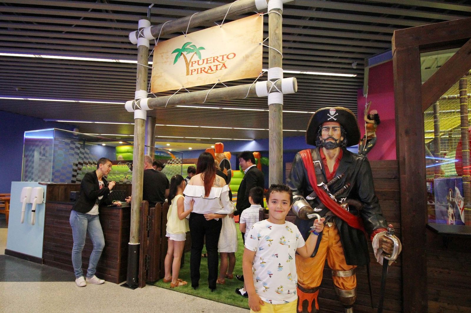 Imágenes del Aqualon Bowling.