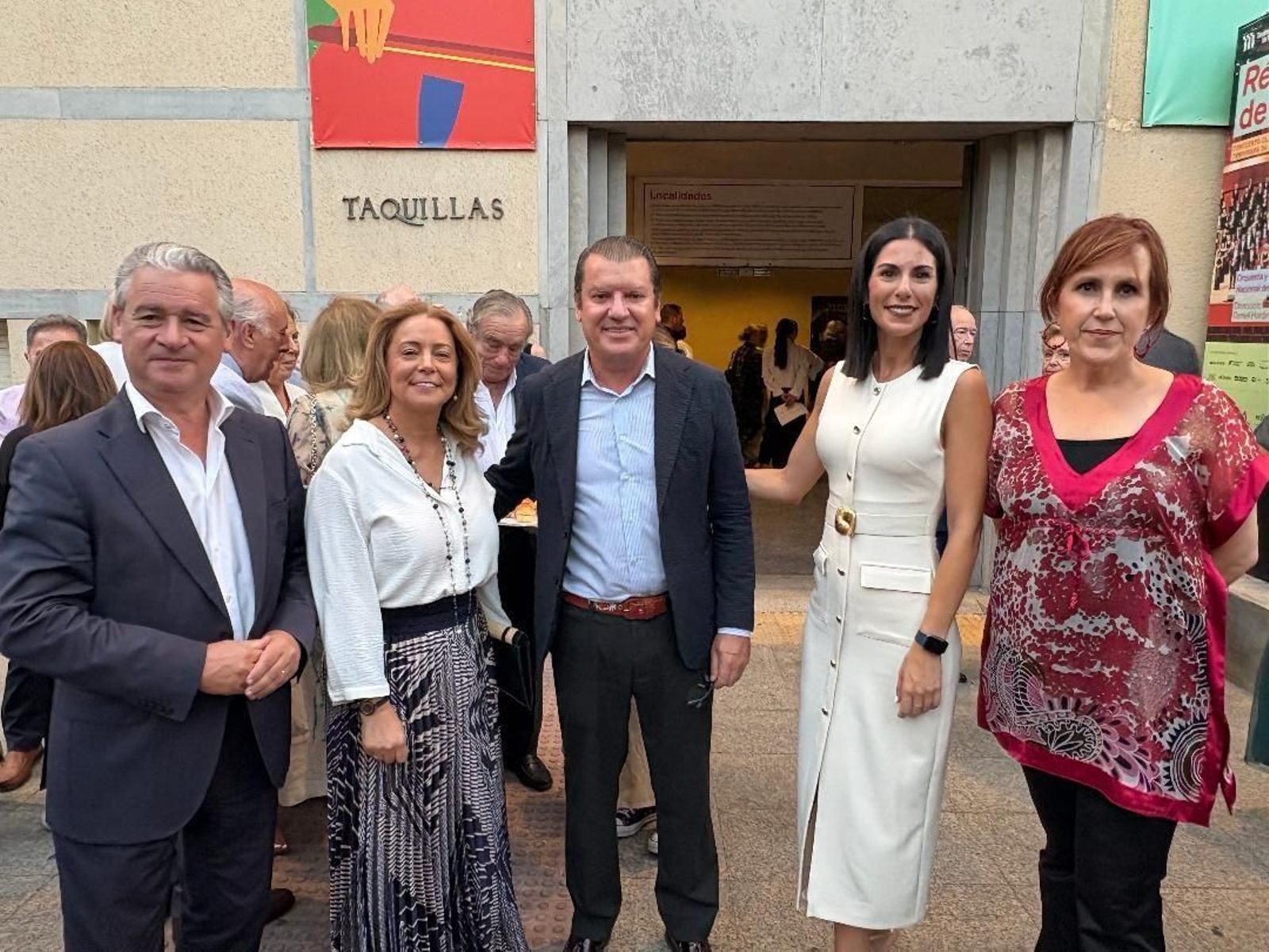 Agustín Rodríguez, María Carrasco, José Vélez, María Rodríguez y Rocío Castro, durante el cóctel. Agustín Rodríguez, María Carrasco, José Vélez, María Rodríguez y Rocío Castro, durante el cóctel.