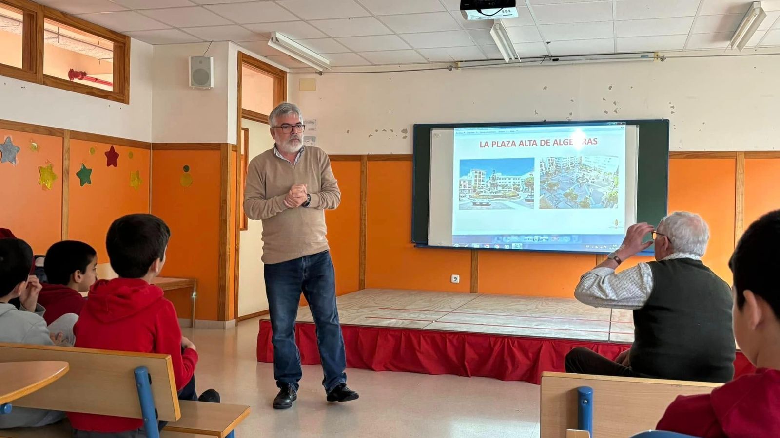 Un taller sobre la Plaza Alta de Algeciras para escolares.