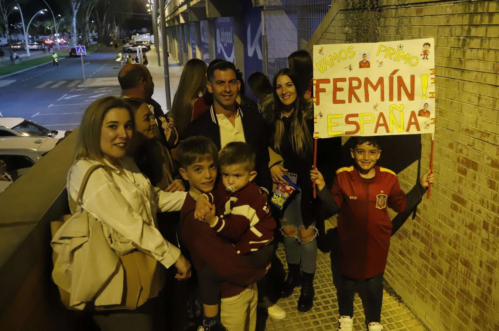 Gran ambiente para ver la selección española sub-21 en Huelva