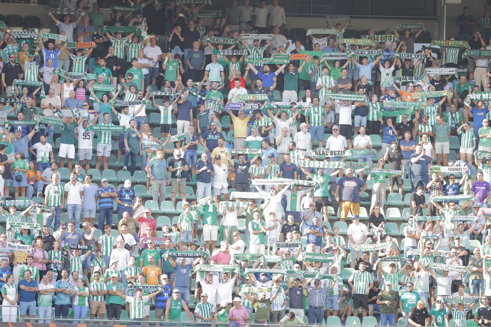 Búscate en la fotos del Betis-Sparta