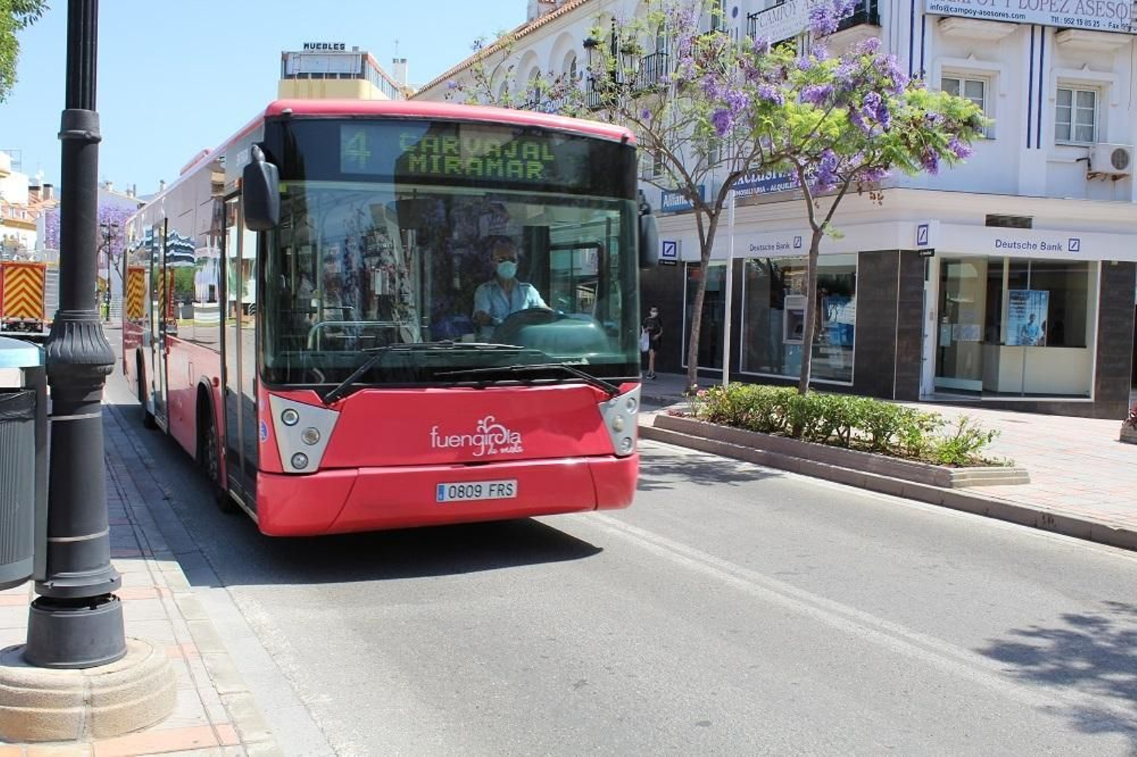 Un autobús del servicio de transporte urbano de Fuengirola. Un autobús del servicio de transporte urbano de Fuengirola.