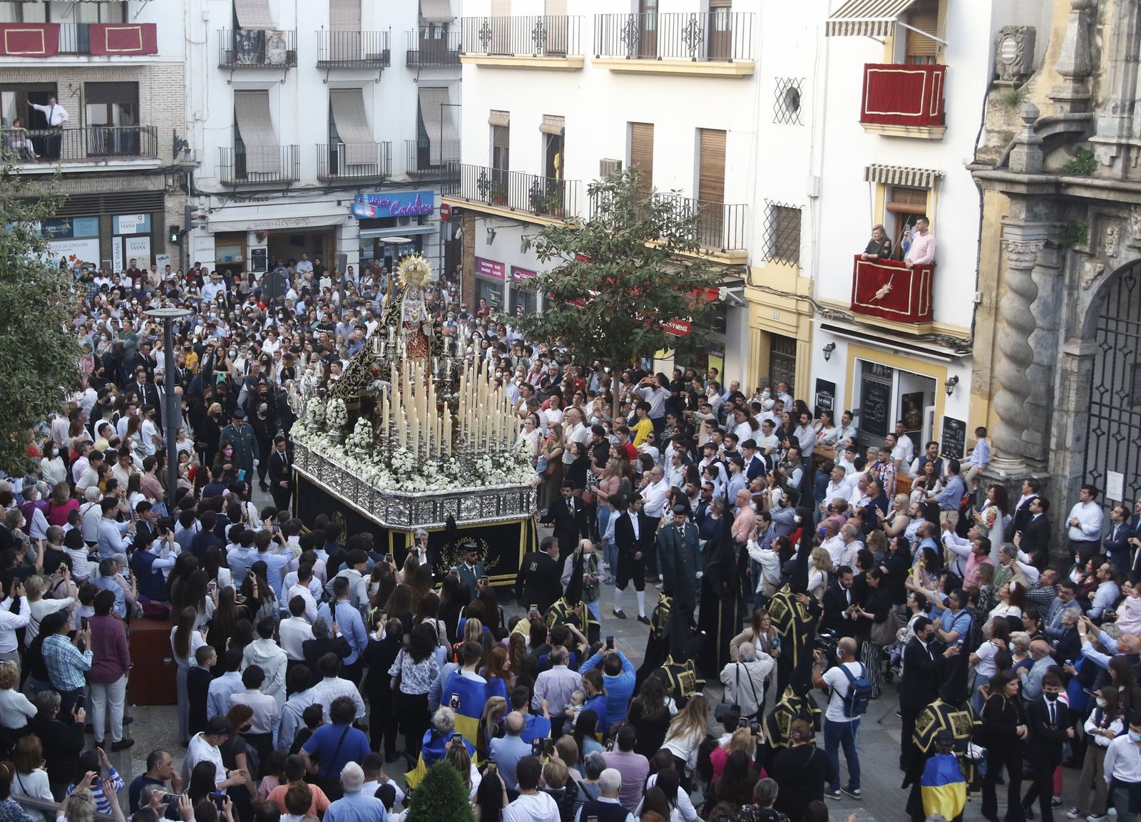 Viernes Santo en Córdoba: la procesión de los Dolores, en imágenes