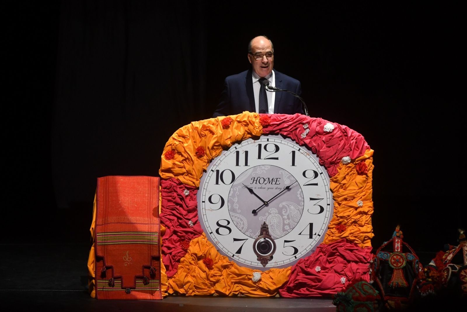 Un momento del pregón de la Feria que ofreció Joaquín Domínguez, ayer en el teatro El Silo.
