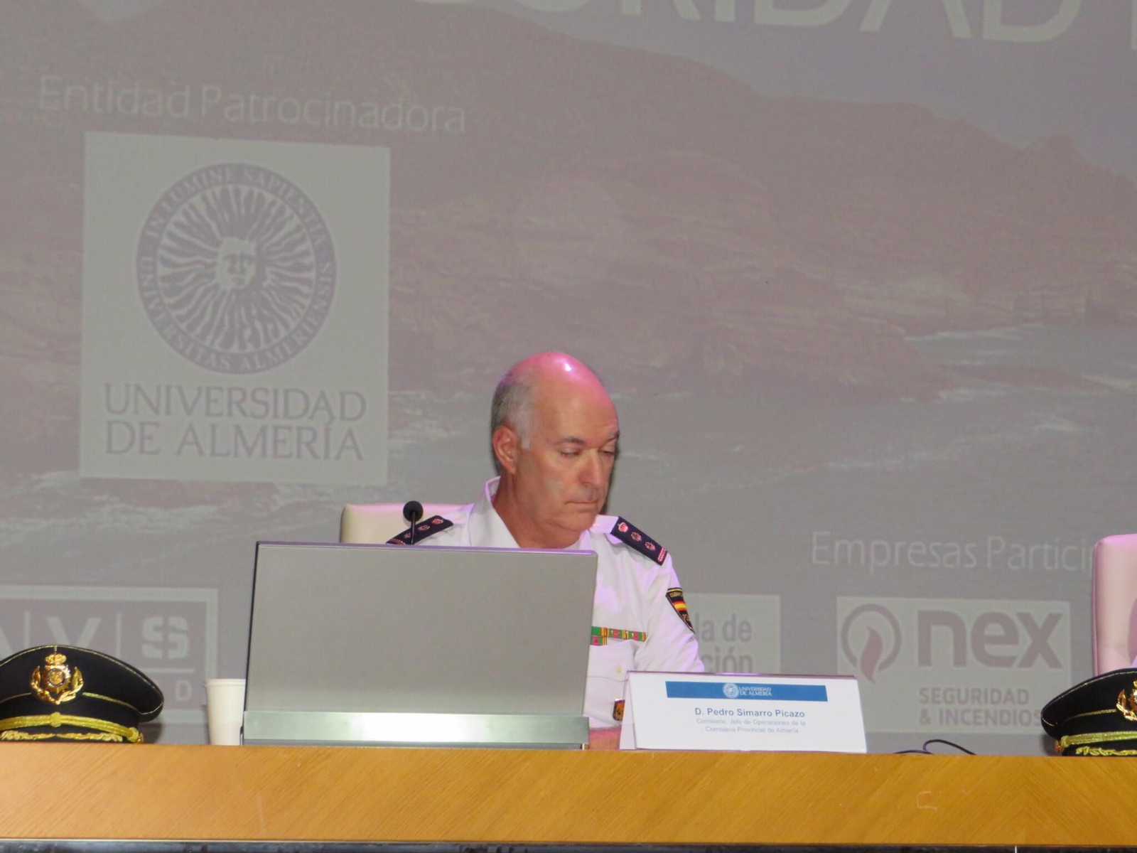 Policía y Guardia Civil premian a la seguridad privada en la UAL.