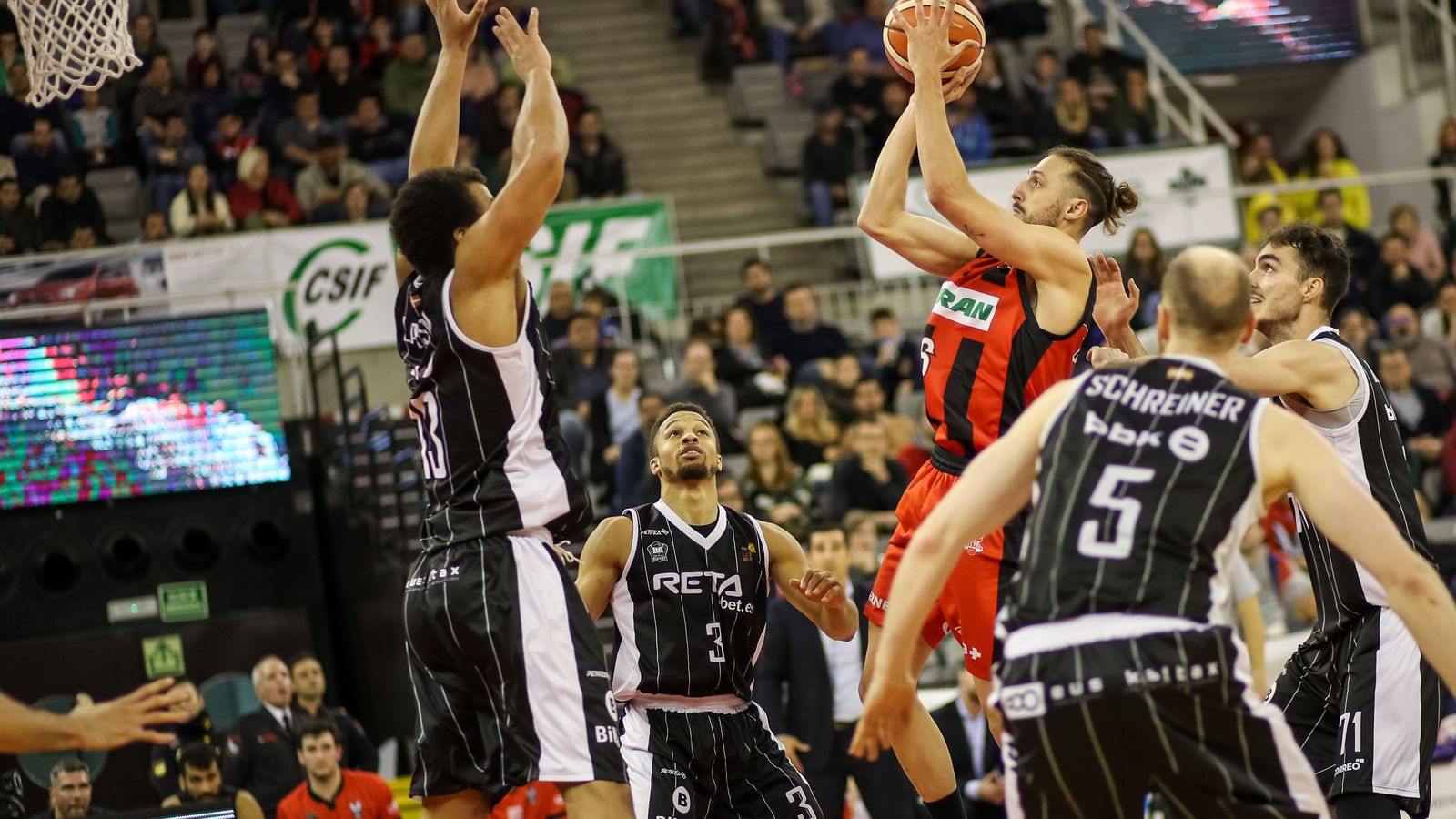 Carlos de Cobos fue determinante en el tramo final del choque