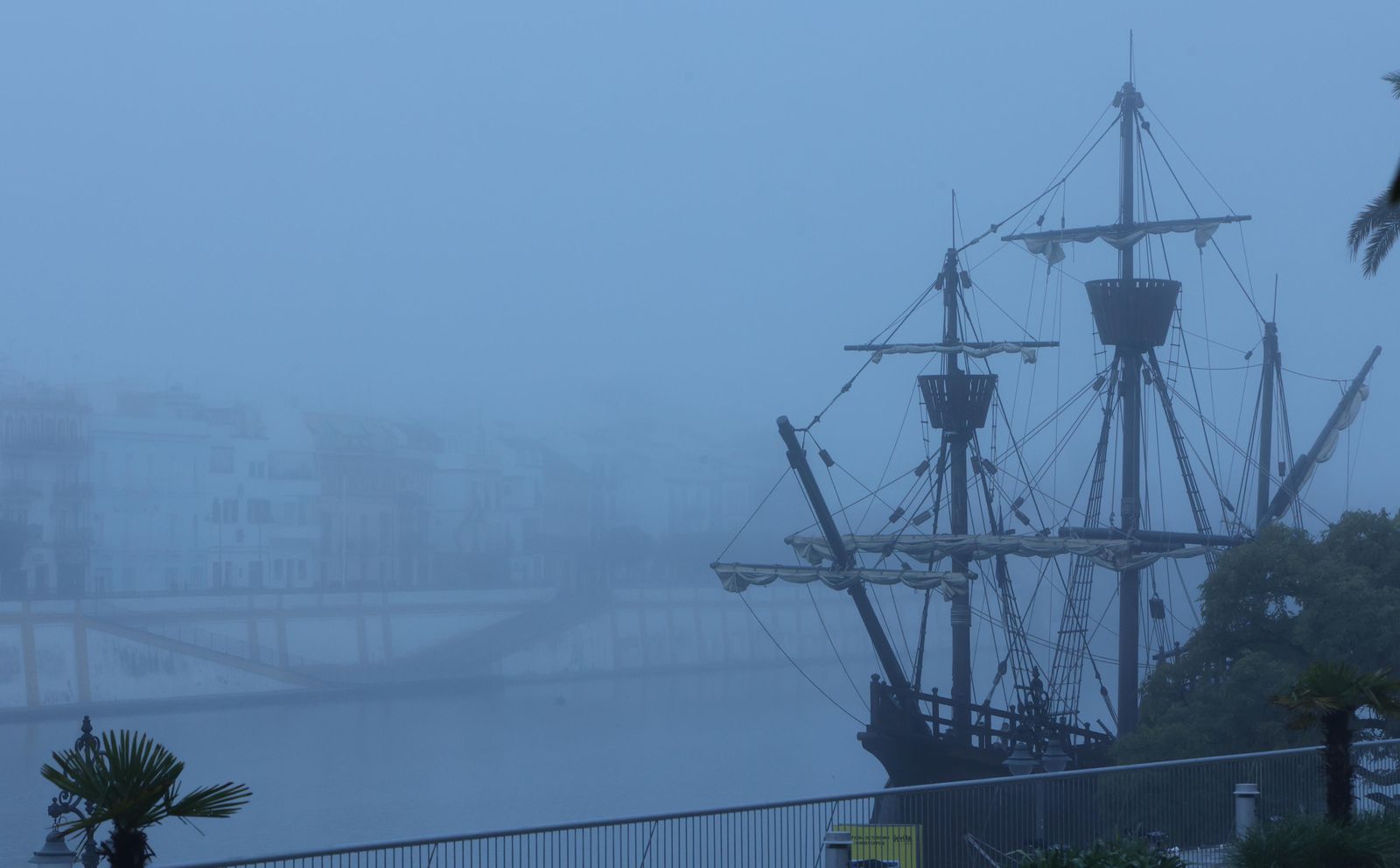 Las imágenes de la niebla en Sevilla