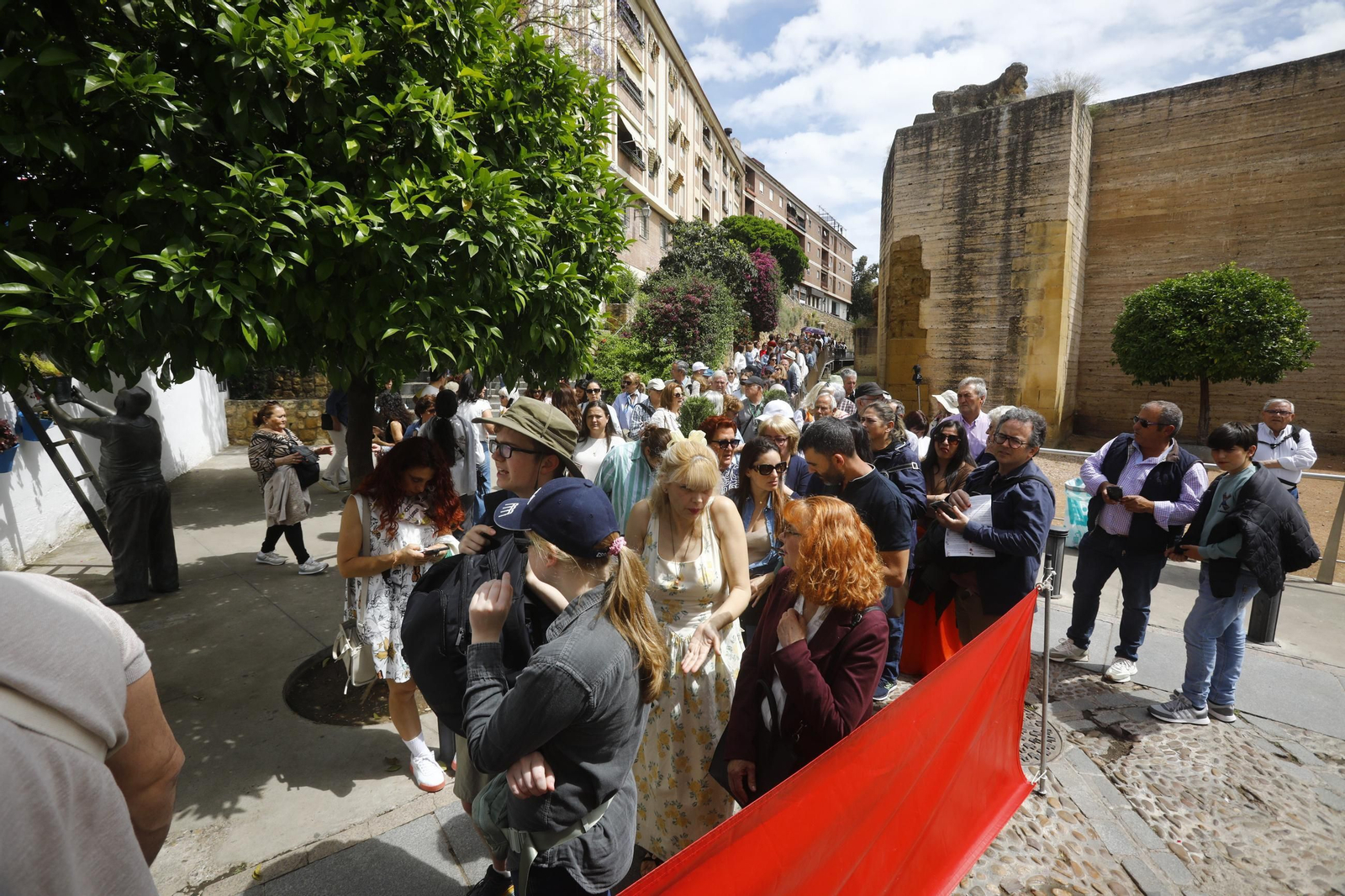 Colas e ilusión en el primer sábado de los Patios de Córdoba, en imágenes