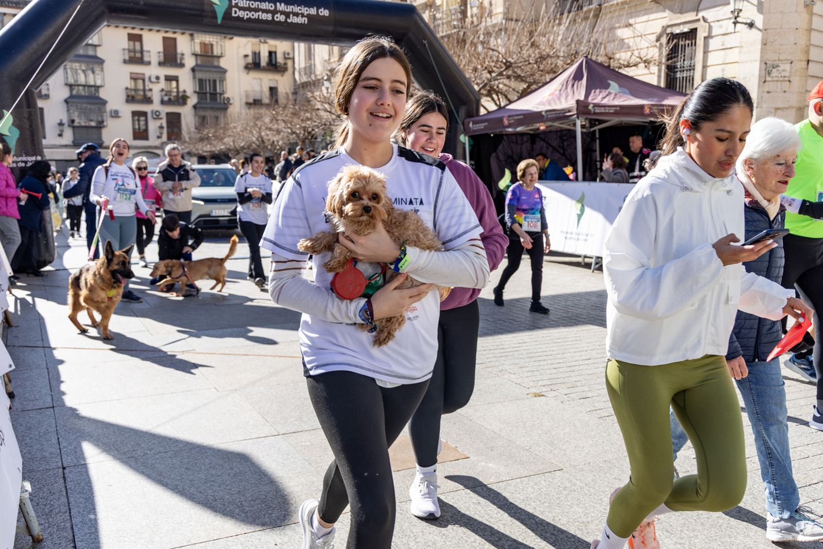En imágenes: deporte y solidaridad se dan la mano en la VI Carrera-Caminata de la Hermandad de la Buena Muerte (1)