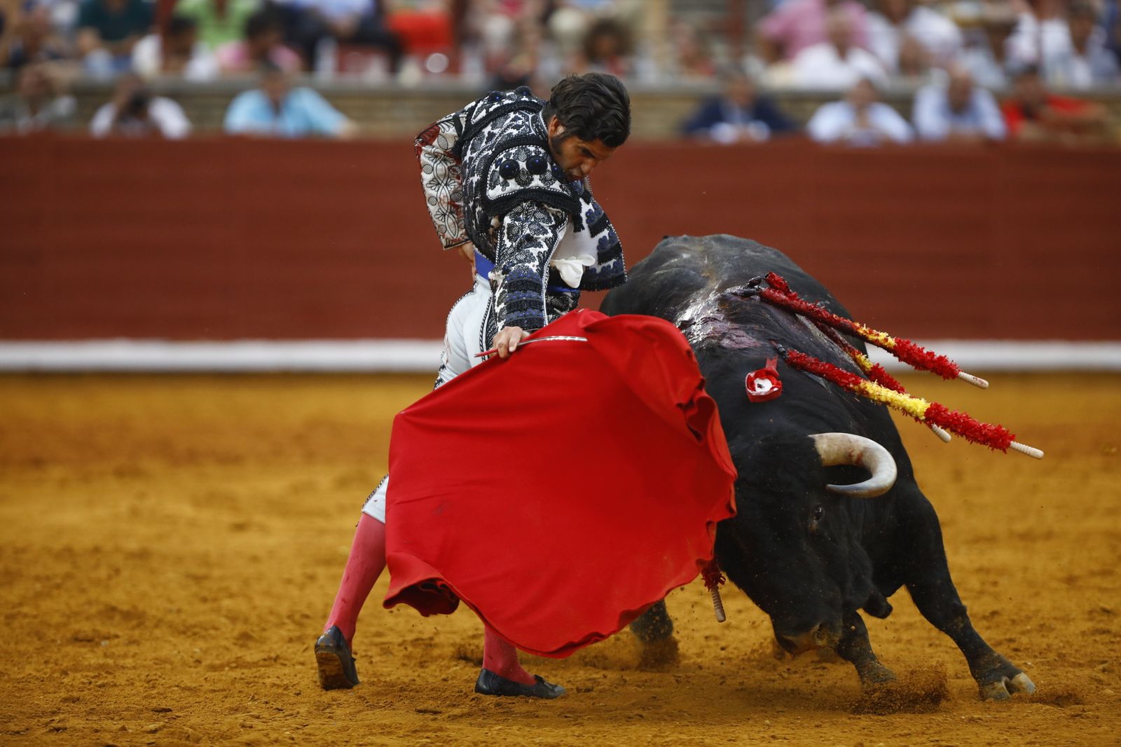 La corrida mixta de Diego Ventura, Morante de la Puebla y Pablo Aguado en Córdoba, en imágenes