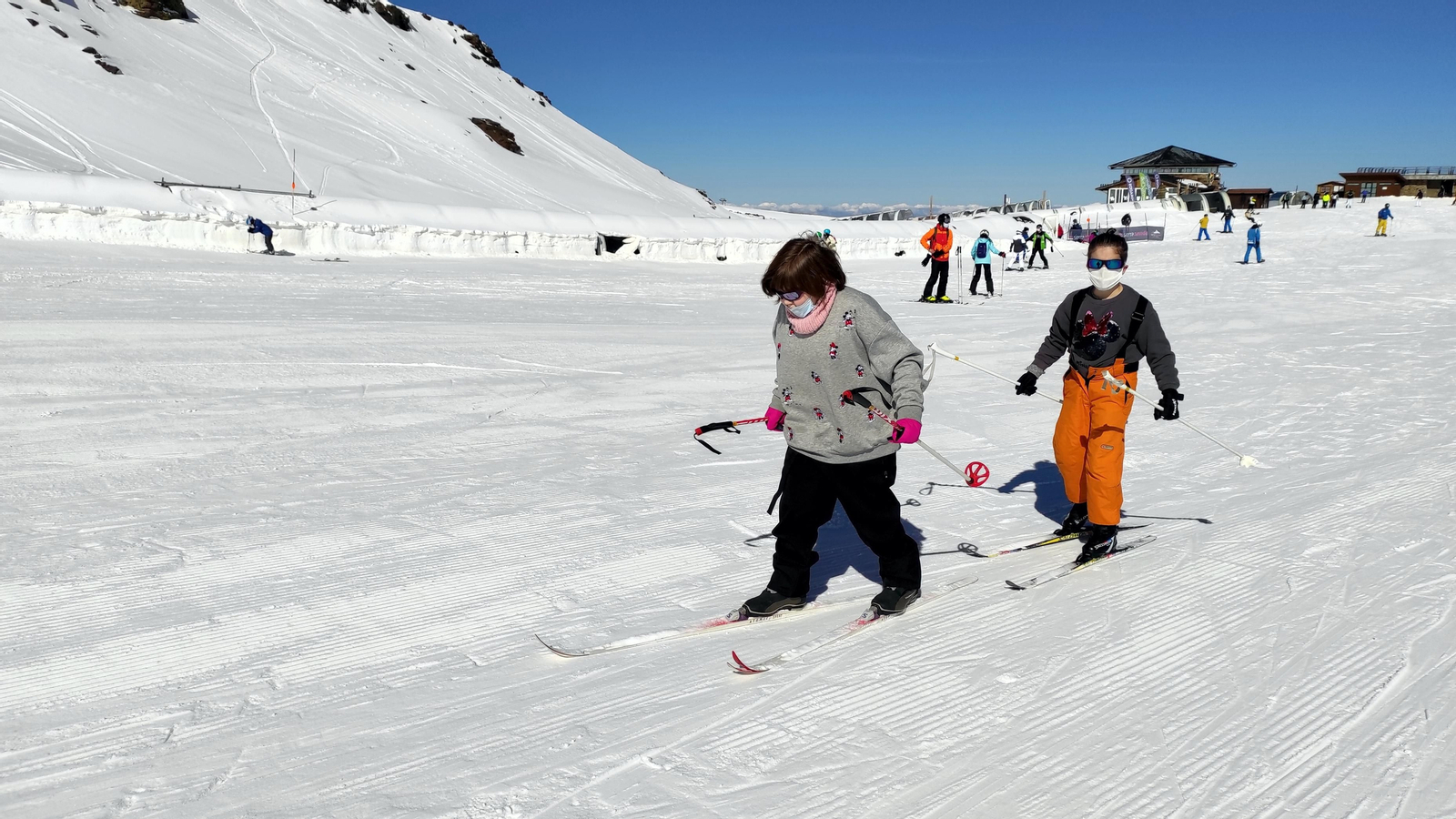 Monachil ofrecerá clases de esquí gratis a sus vecinos