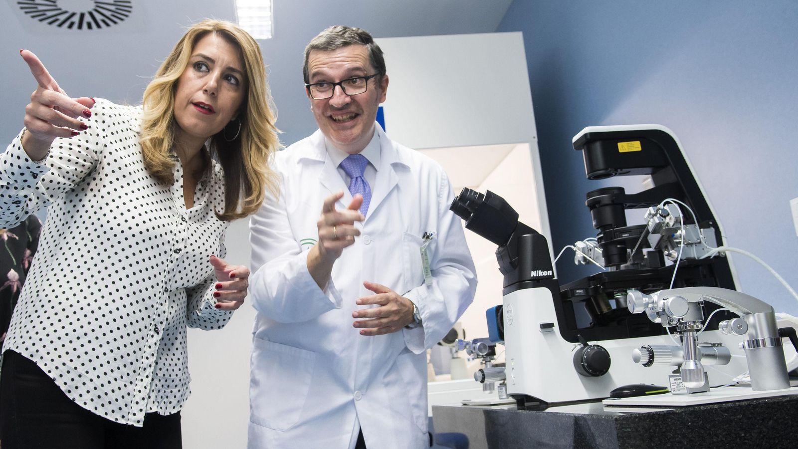 Díaz visita la Unidad de Reproducción Asistida del Valme.