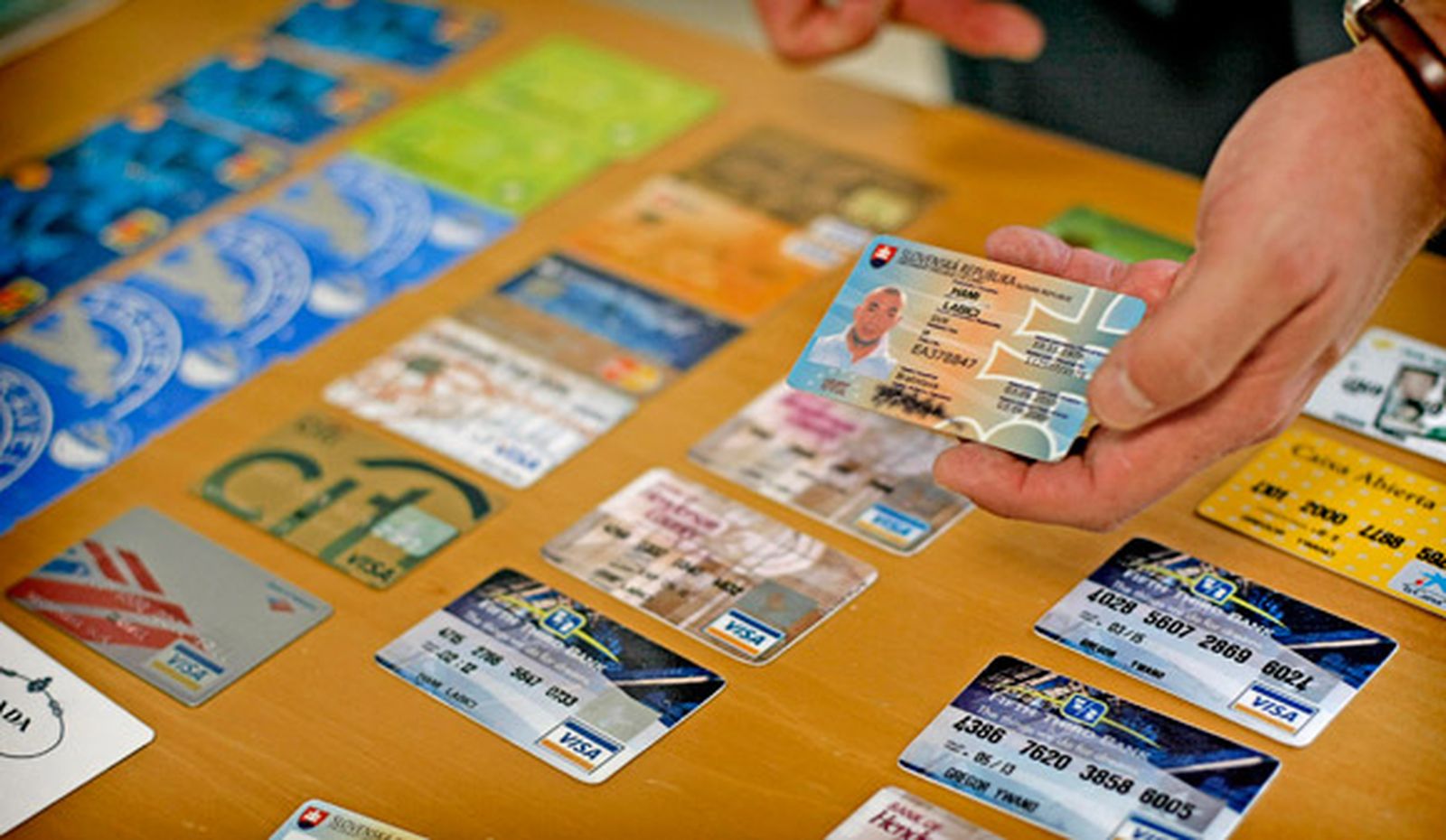 Detenidos 36 miembros de una red dedicada al robo y a la clonación de tarjetas