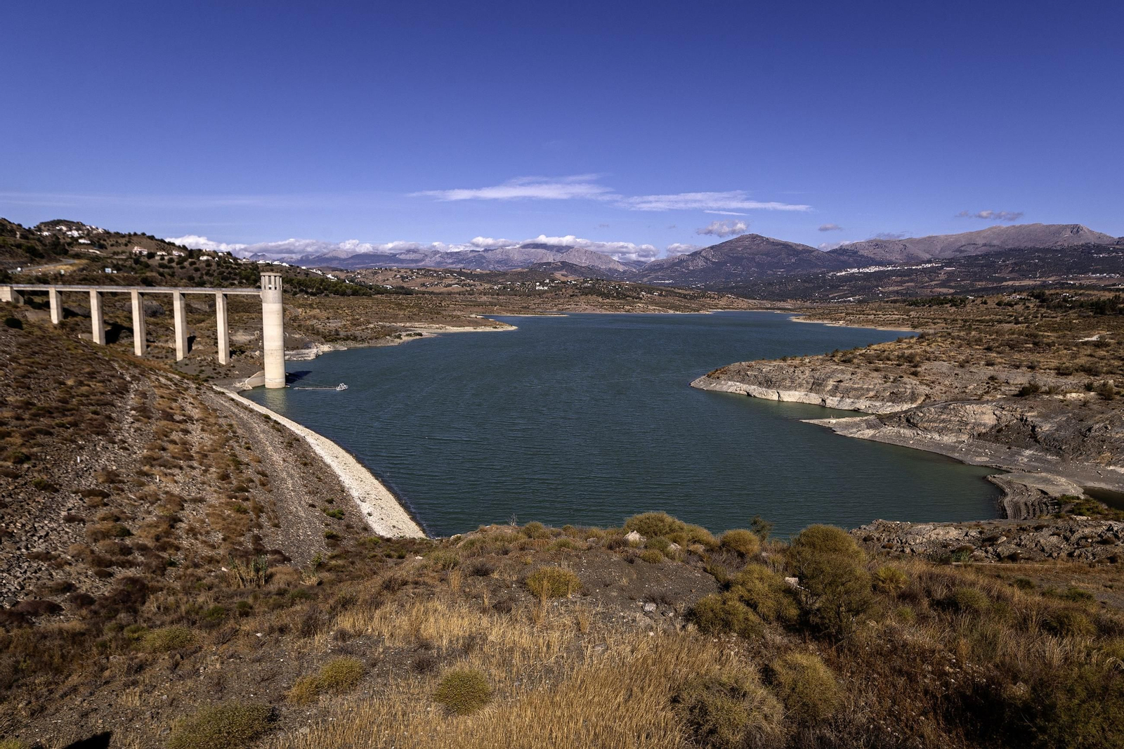 El embalse de La Viñuela hace tres semanas.